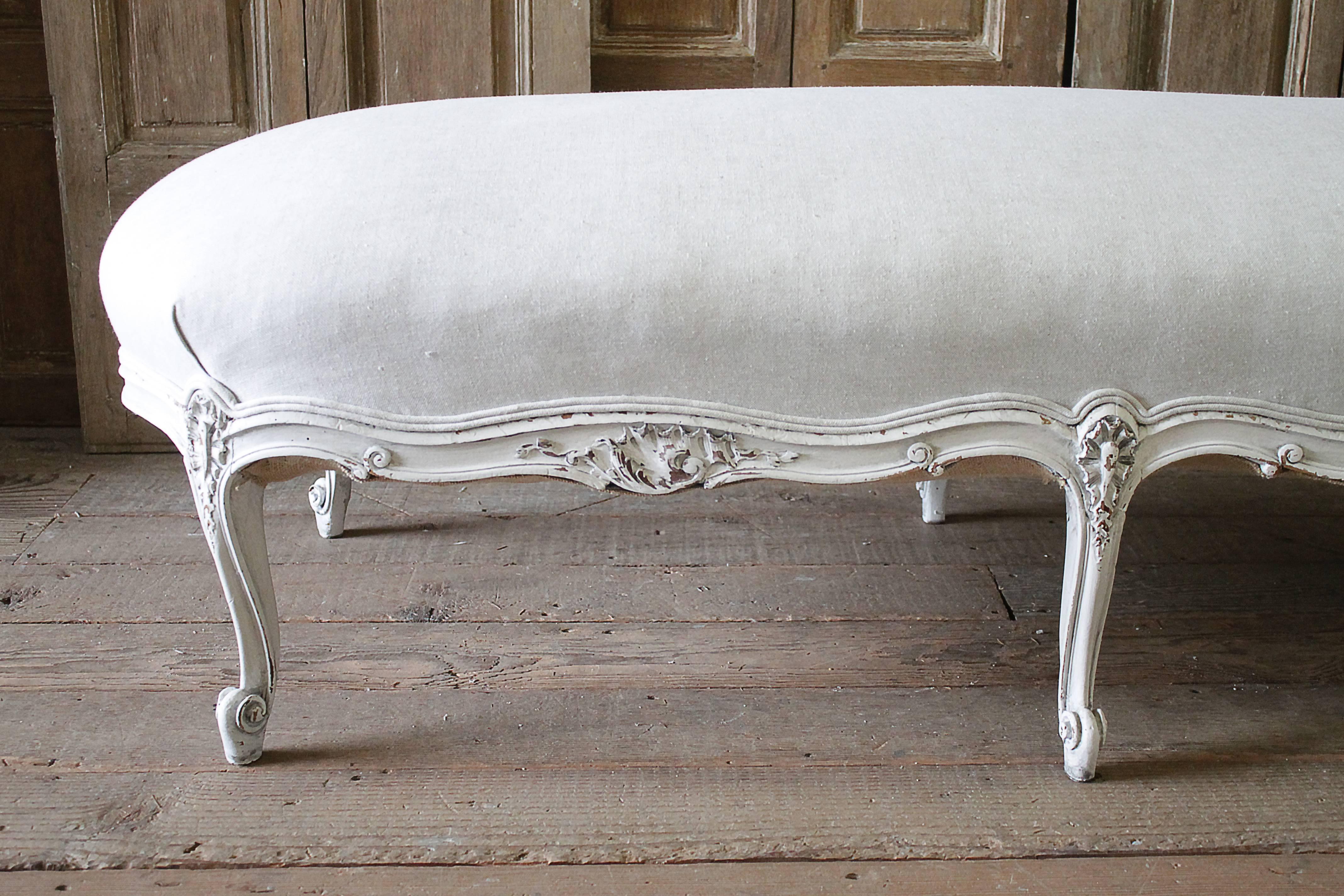 19th Century Carved and Painted Walnut Chaise Longue in Belgian Linen 1
