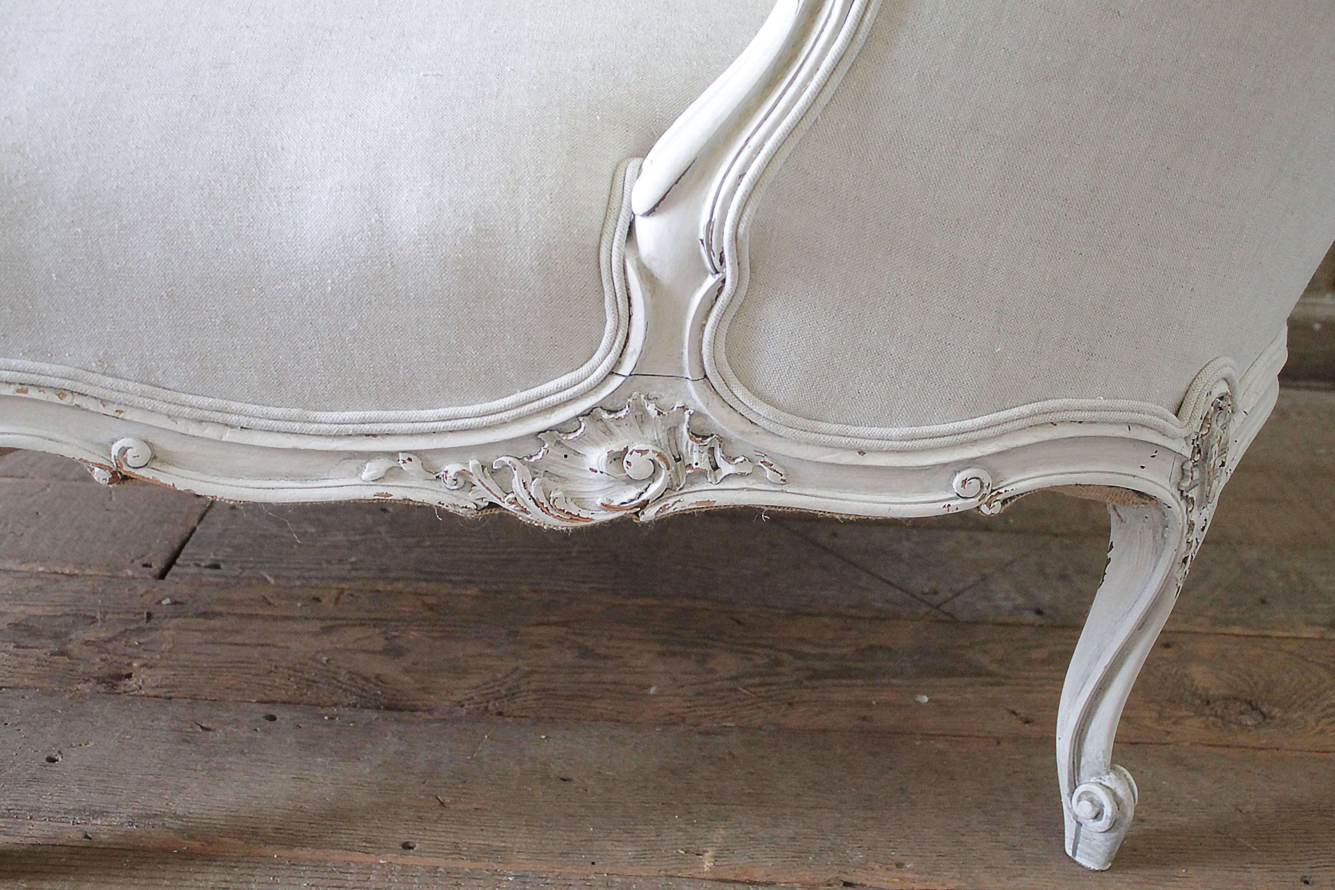 19th Century Carved and Painted Walnut Chaise Longue in Belgian Linen In Excellent Condition In Brea, CA