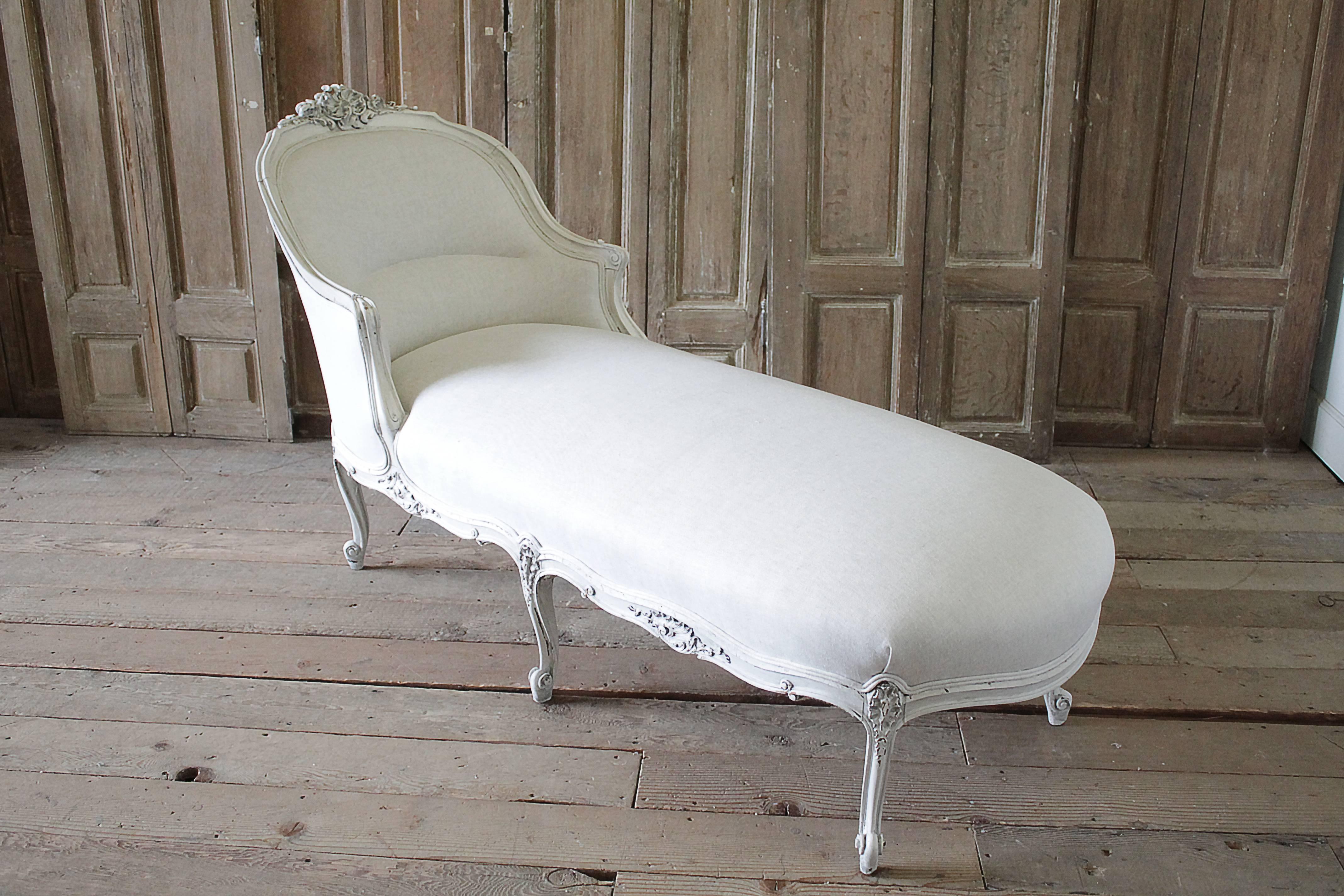 19th Century Carved and Painted Walnut Chaise Longue in Belgian Linen 4