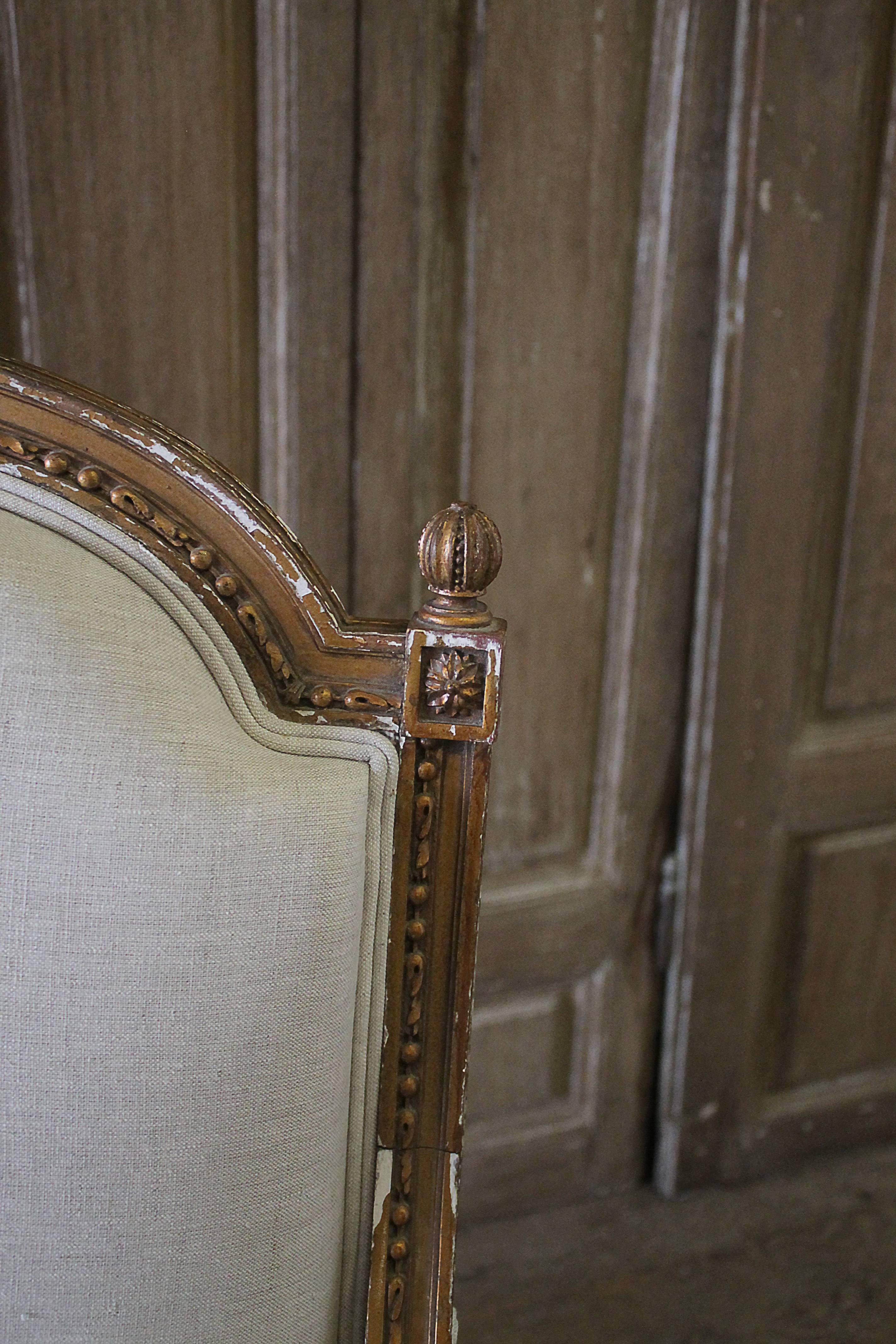 19th Century Antique Giltwood Louis XVI Style Bergere Chair Upholstered in Linen In Good Condition In Brea, CA