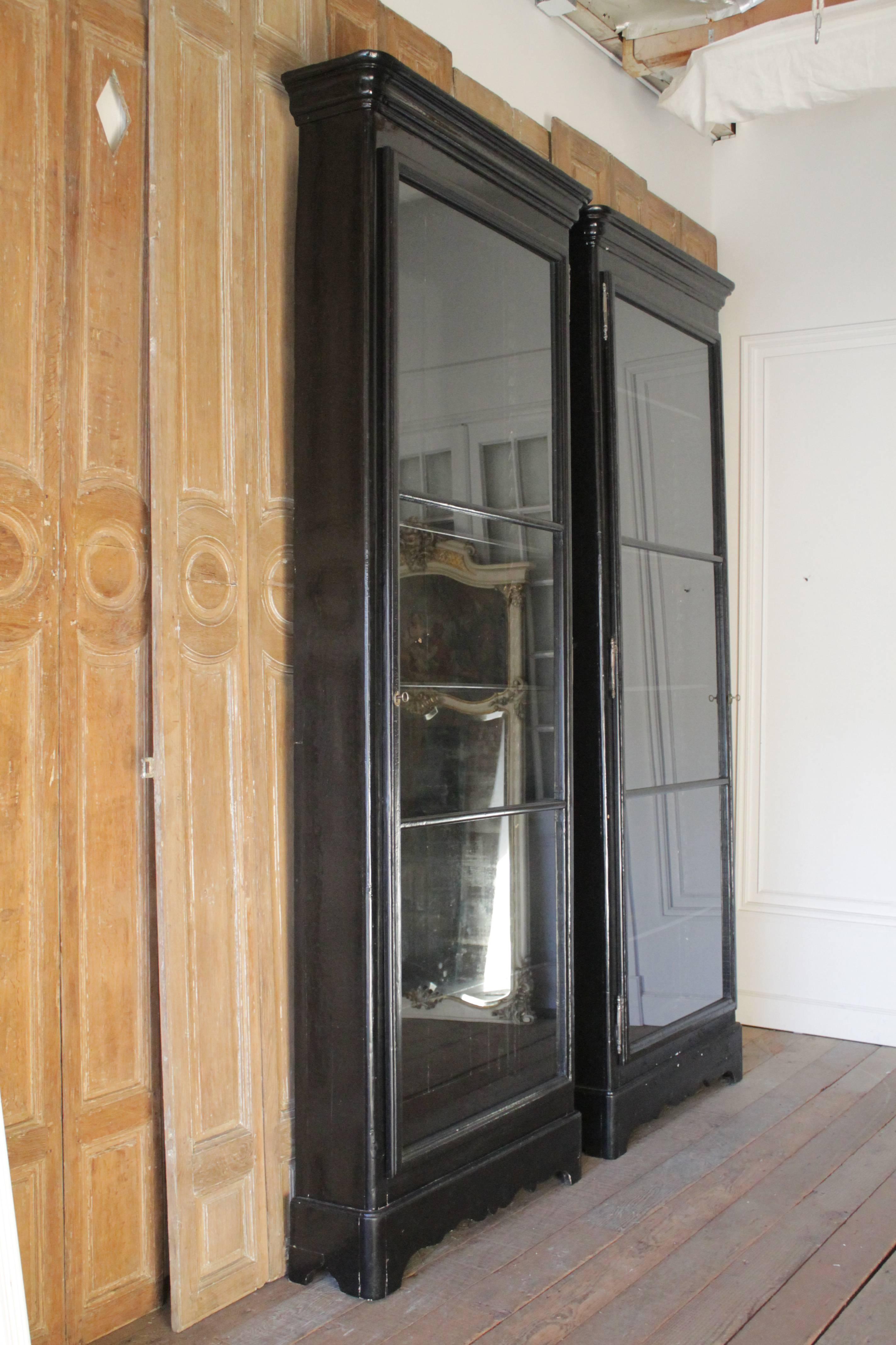 20th Century Large European Ebony Lacquered Display Cabinet