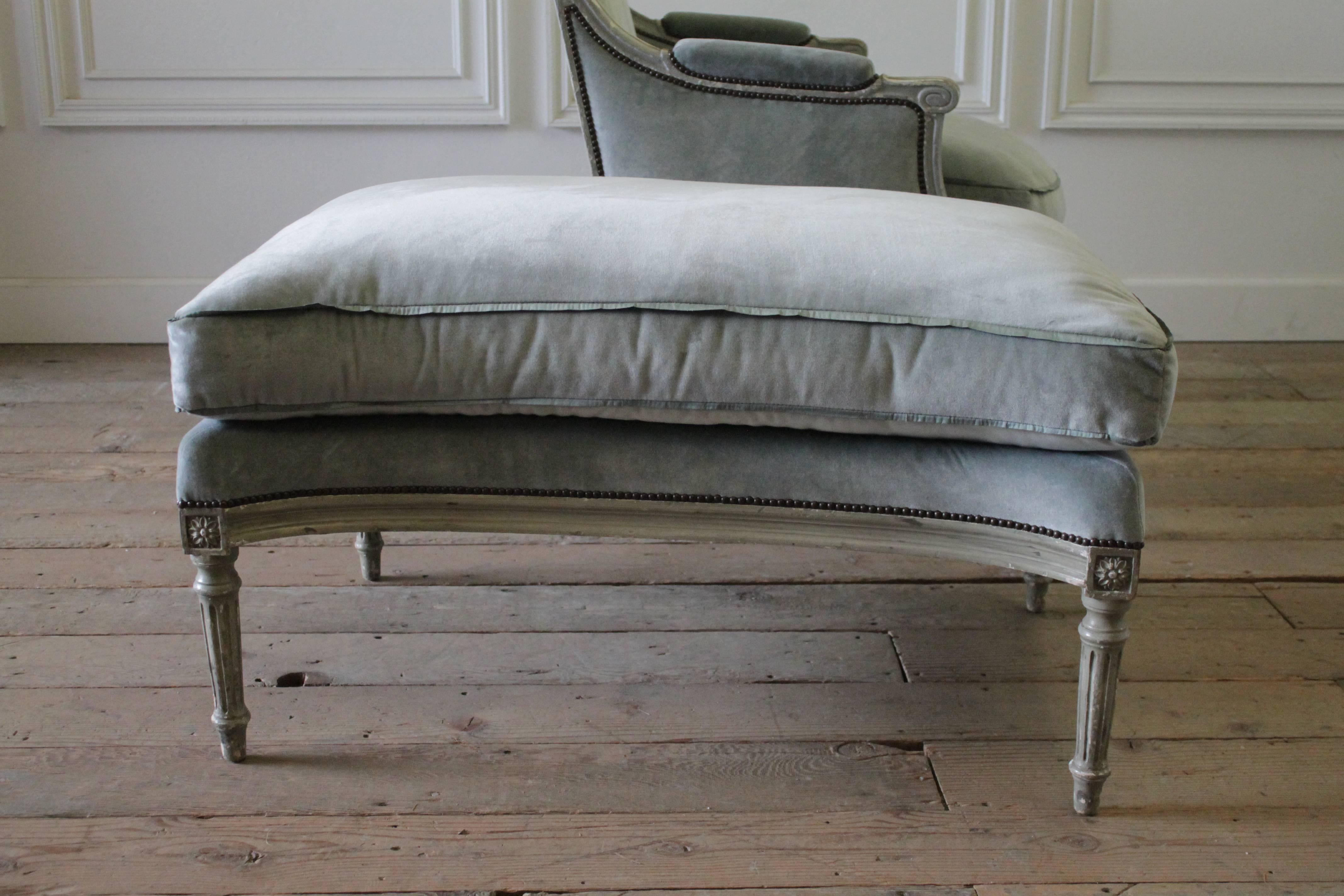 Early 20th Century Painted and Upholstered Louis XVI Chair and Ottoman Chaise 3