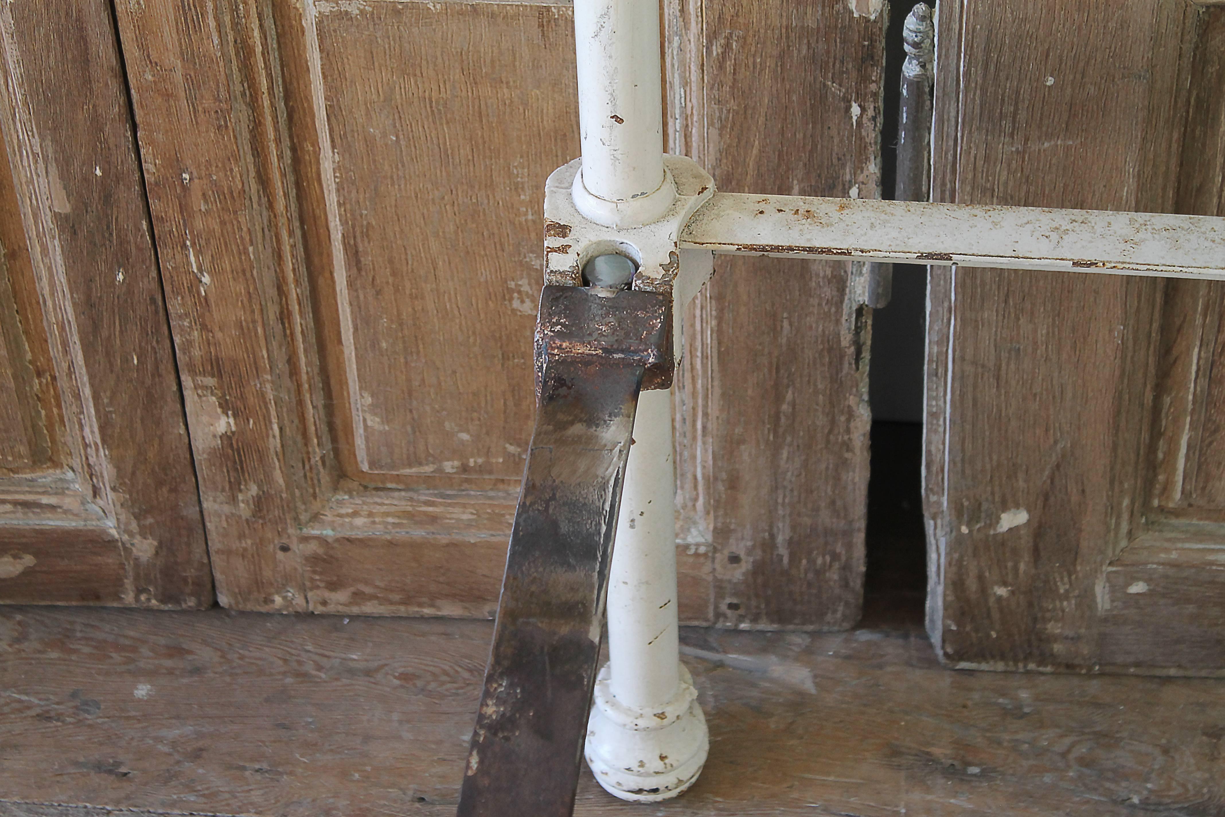 Antique Wrought Iron and Brass Bed Full Size In Good Condition In Old Town Orange, CA
