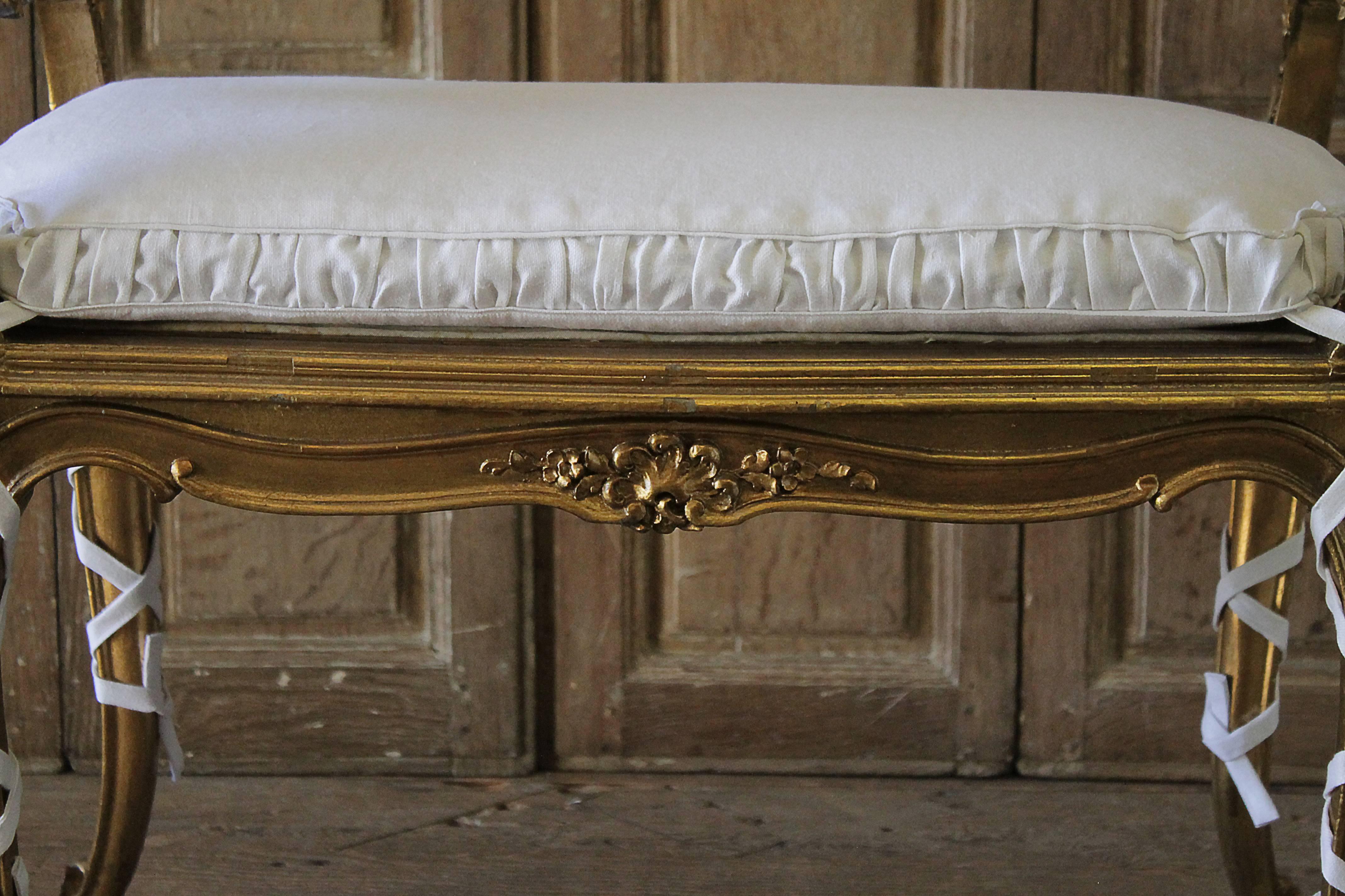 20th Century Louis XV Carved Giltwood Bench with Linen Slip Covered Cushion 1