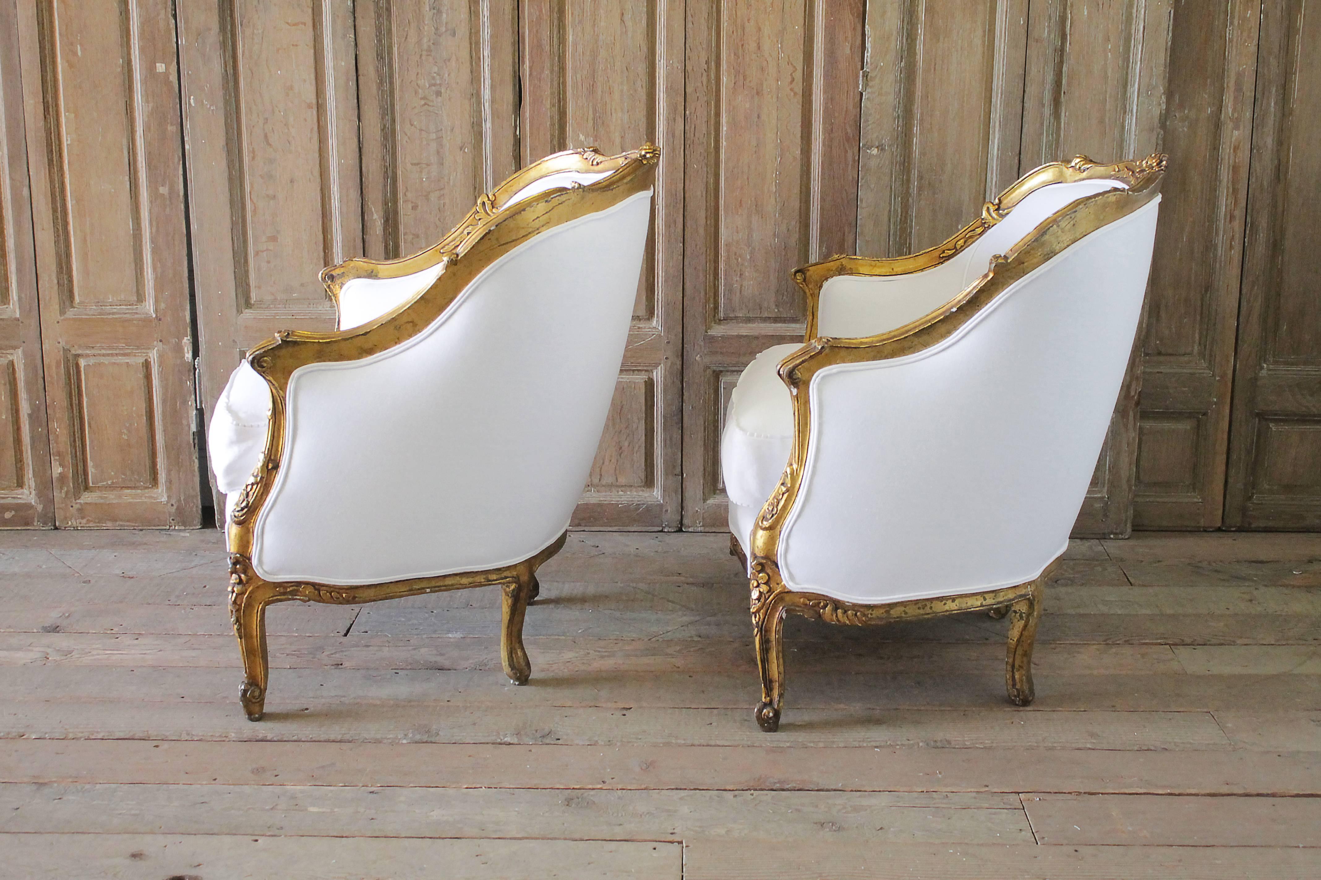 20th Century Giltwood Carved Bergere Chairs in White Belgian Linen 3