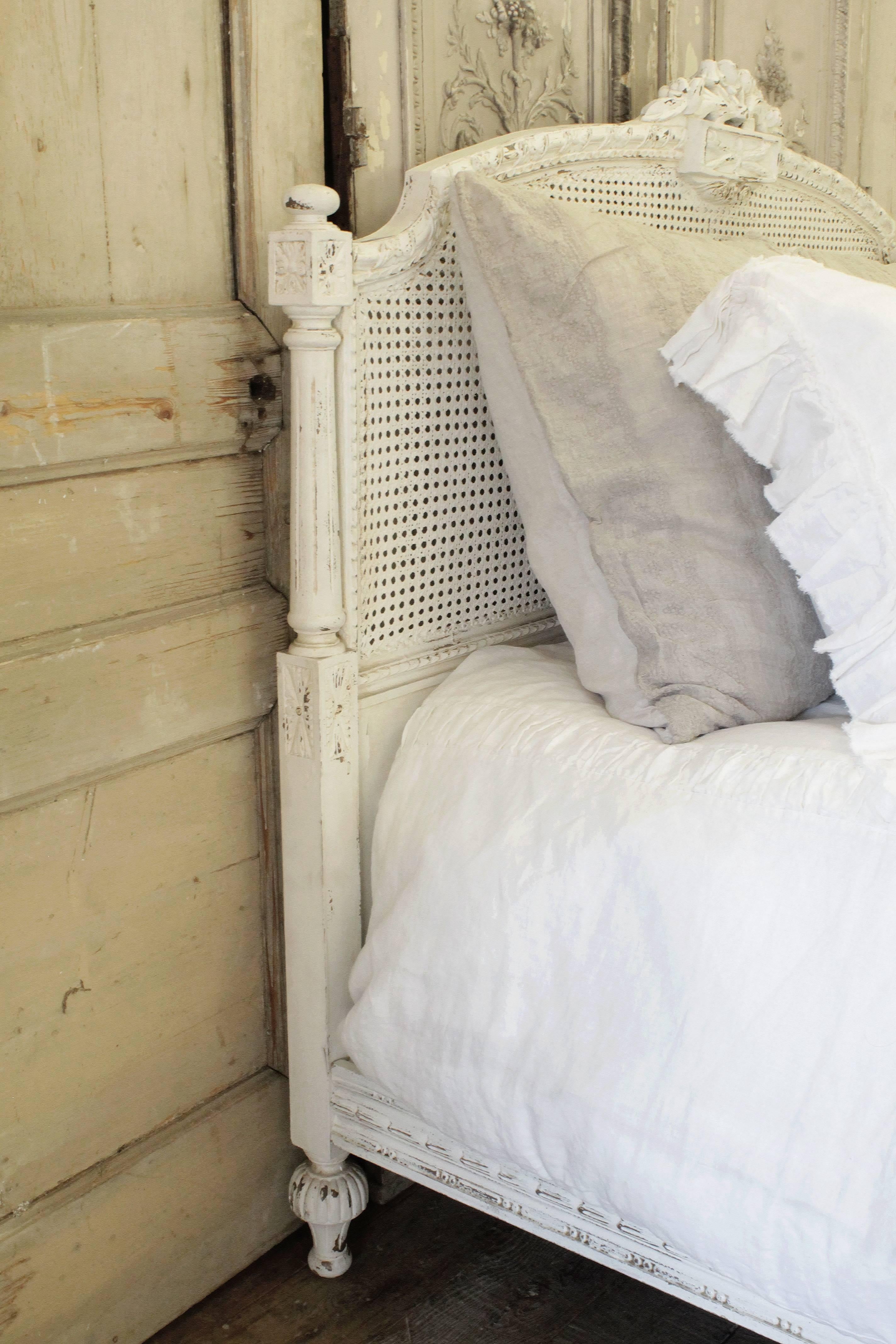 French Painted Louis XVI Queen-Size Bed Frame In Good Condition In Old Town Orange, CA