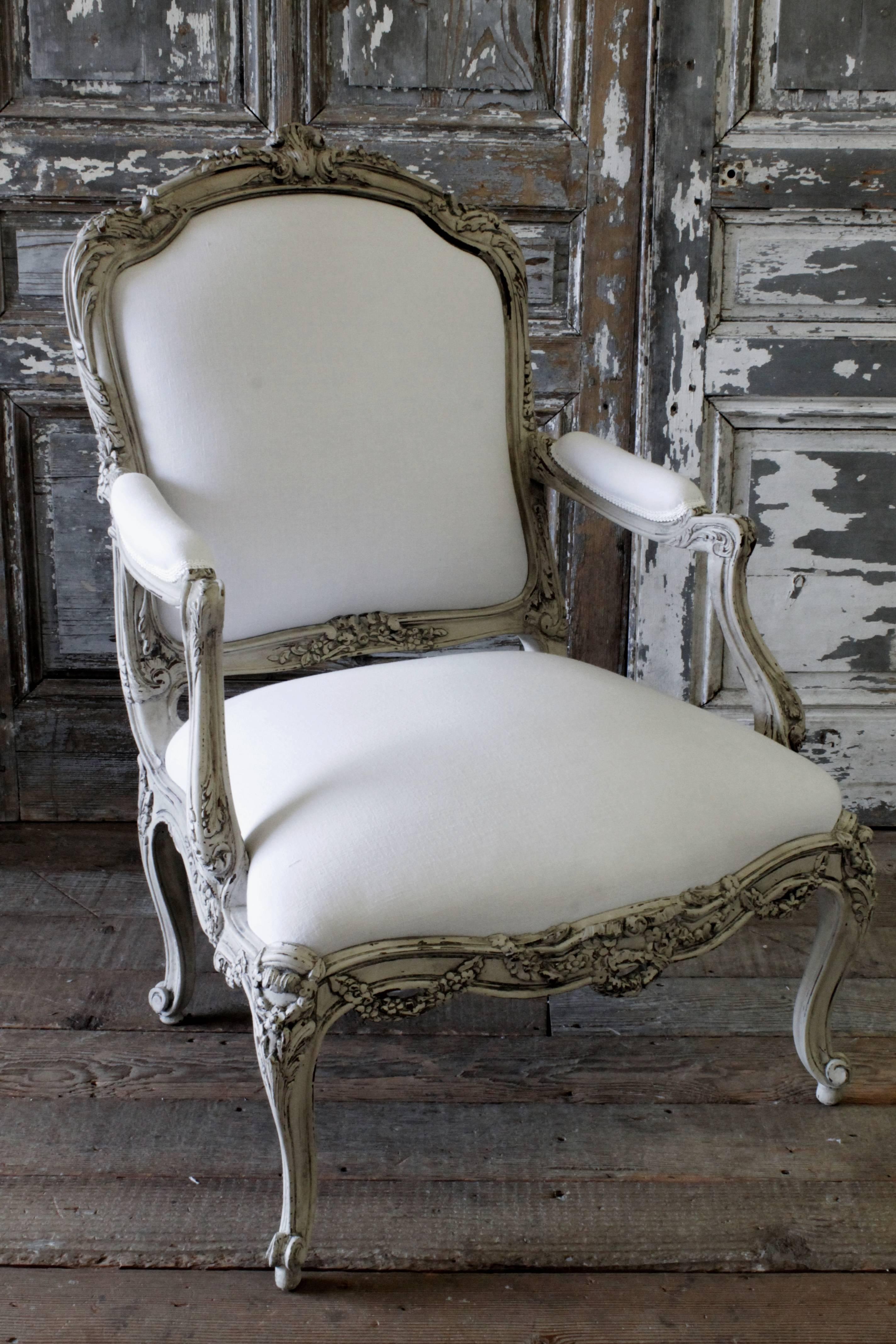 Delicate and beautiful flower detailing in carved wood framework, reupholstered in an antique French Homespun linen. The chair is painted in a soft clam shell grey, with pure white linen,
circa 1900-1910.