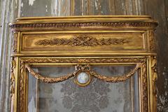 19th Century Giltwood French Vitrine Curio Cabinet with Swags