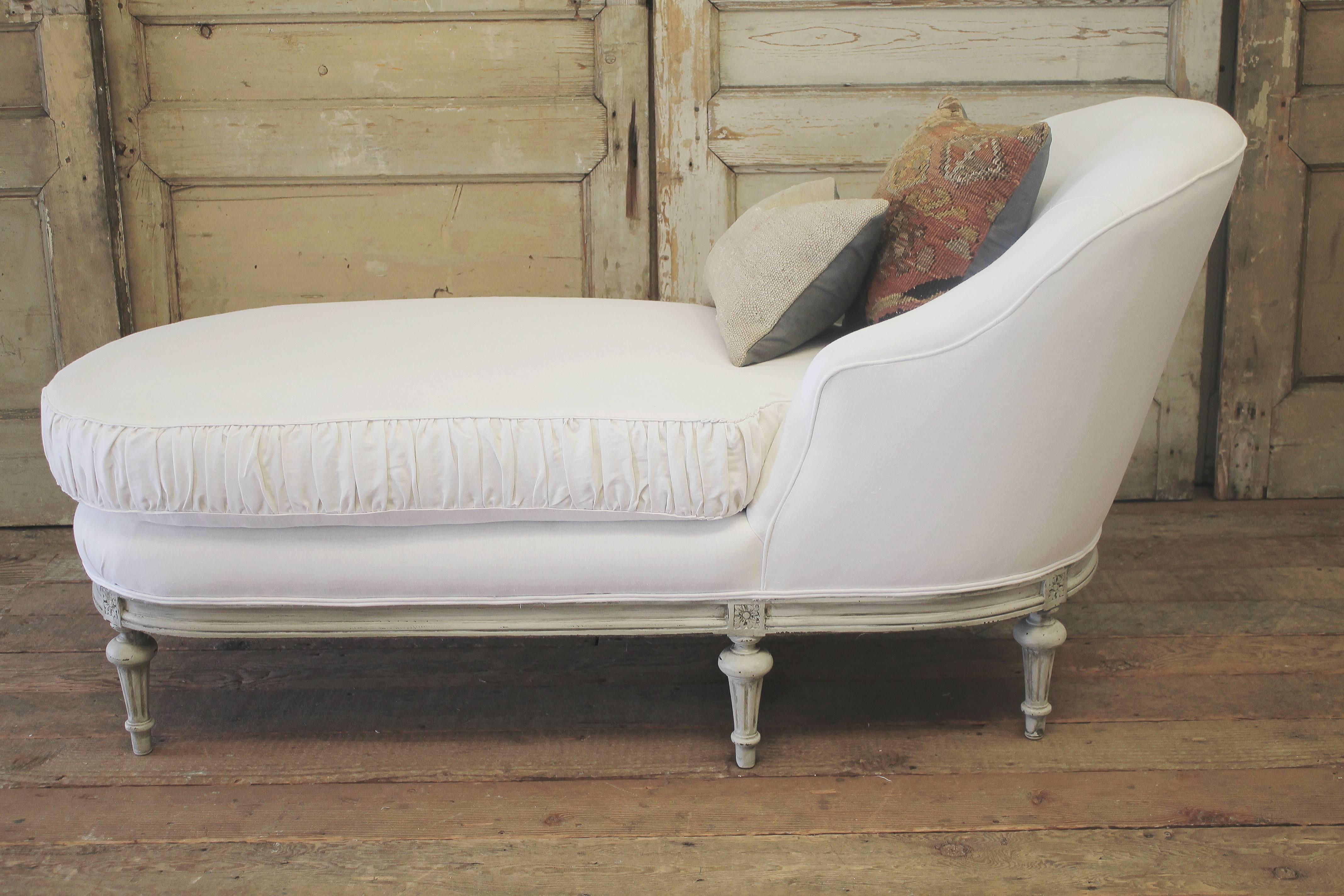 Antique Louis XVI Style French Chaise Longue in Belgian Linen 1