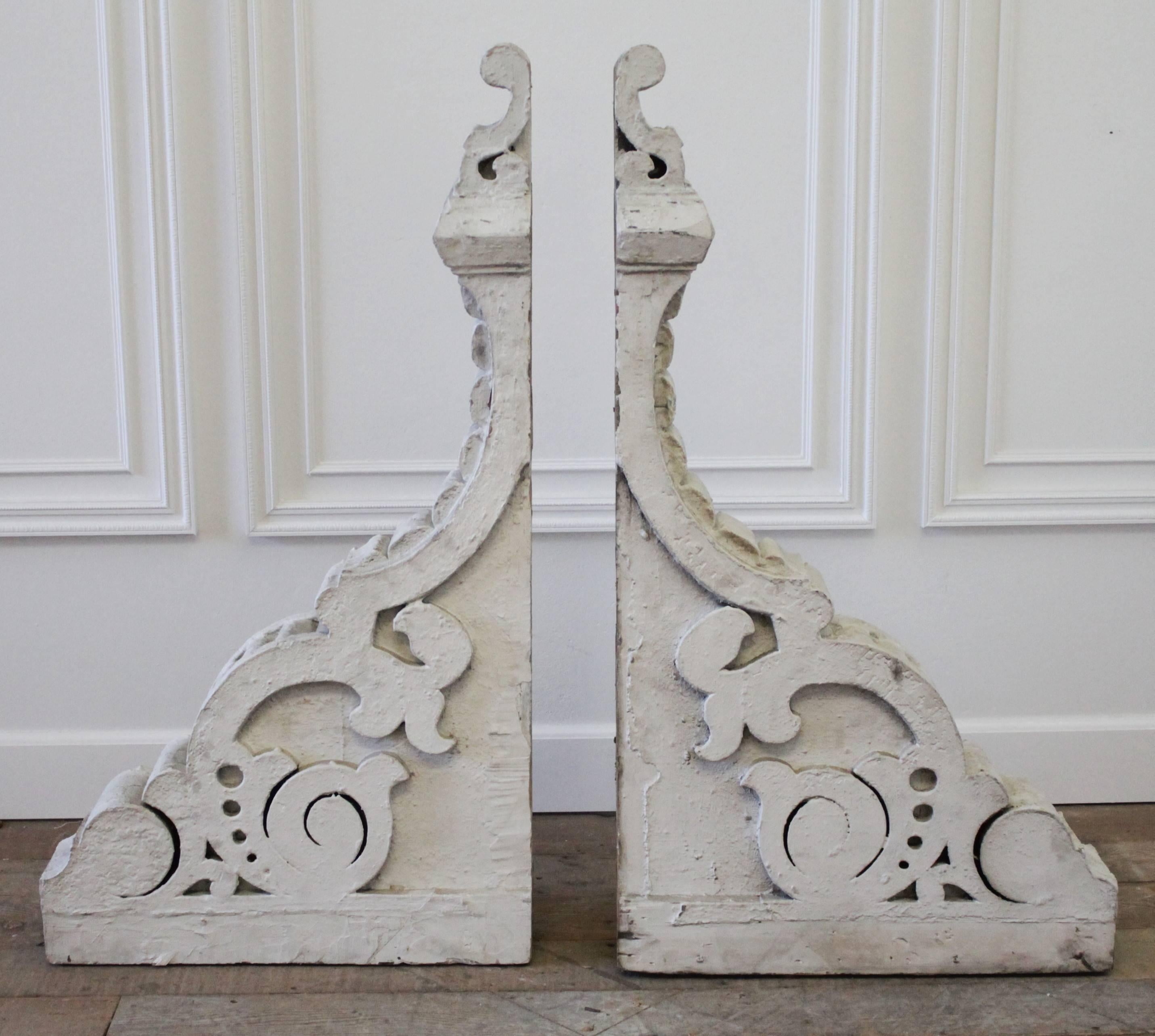 Fabulous pair of antique corbels, original white paint. Solid and heavy, great to use anywhere in the home to add architectural details.
Measures: 46