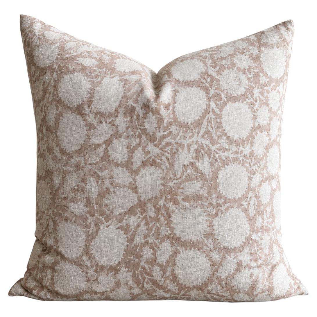 Coussin en lin à motif floral « Bellows » en vente