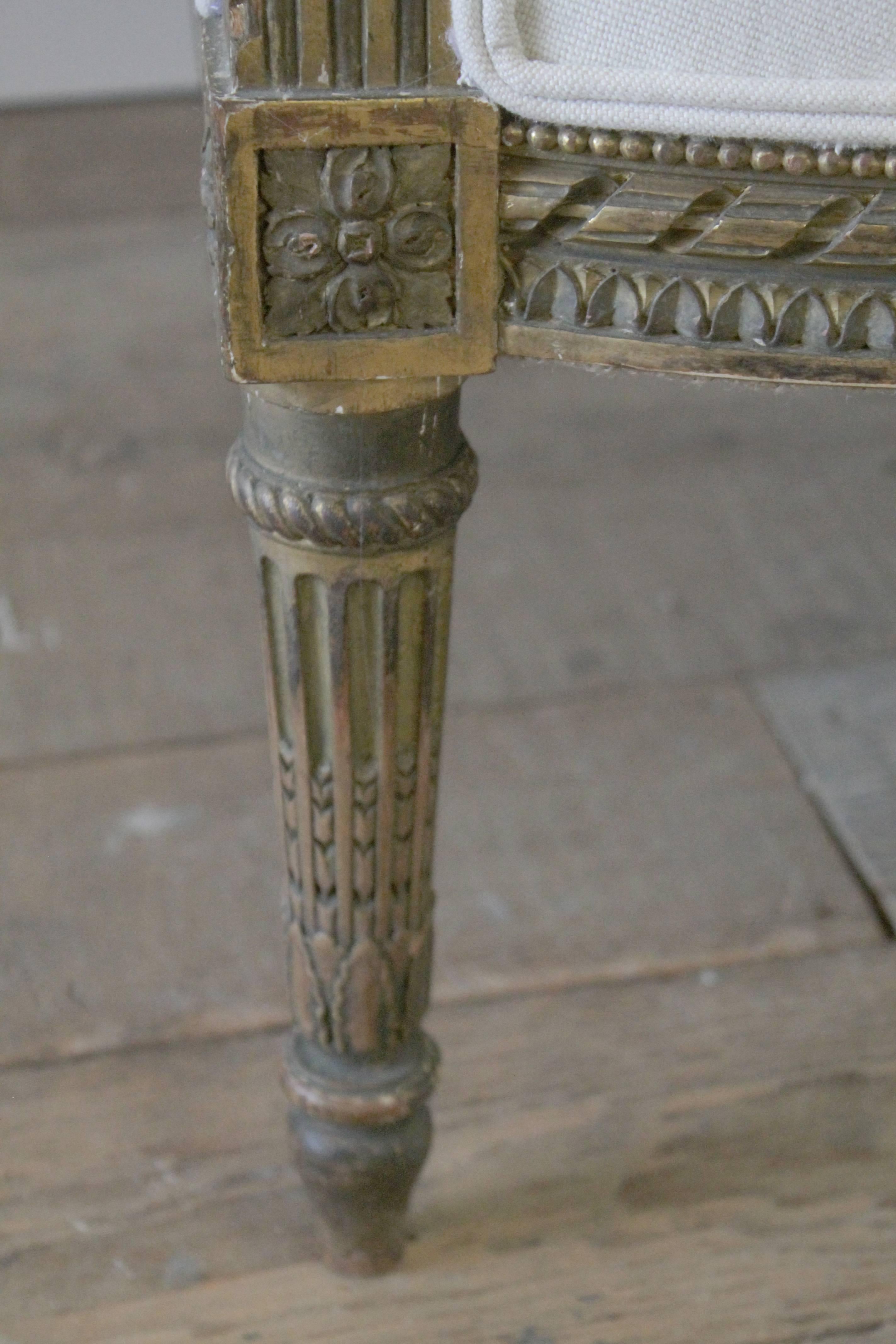 19th Century Louis XVI Giltwood Settee Upholstered in Belgian Linen 2