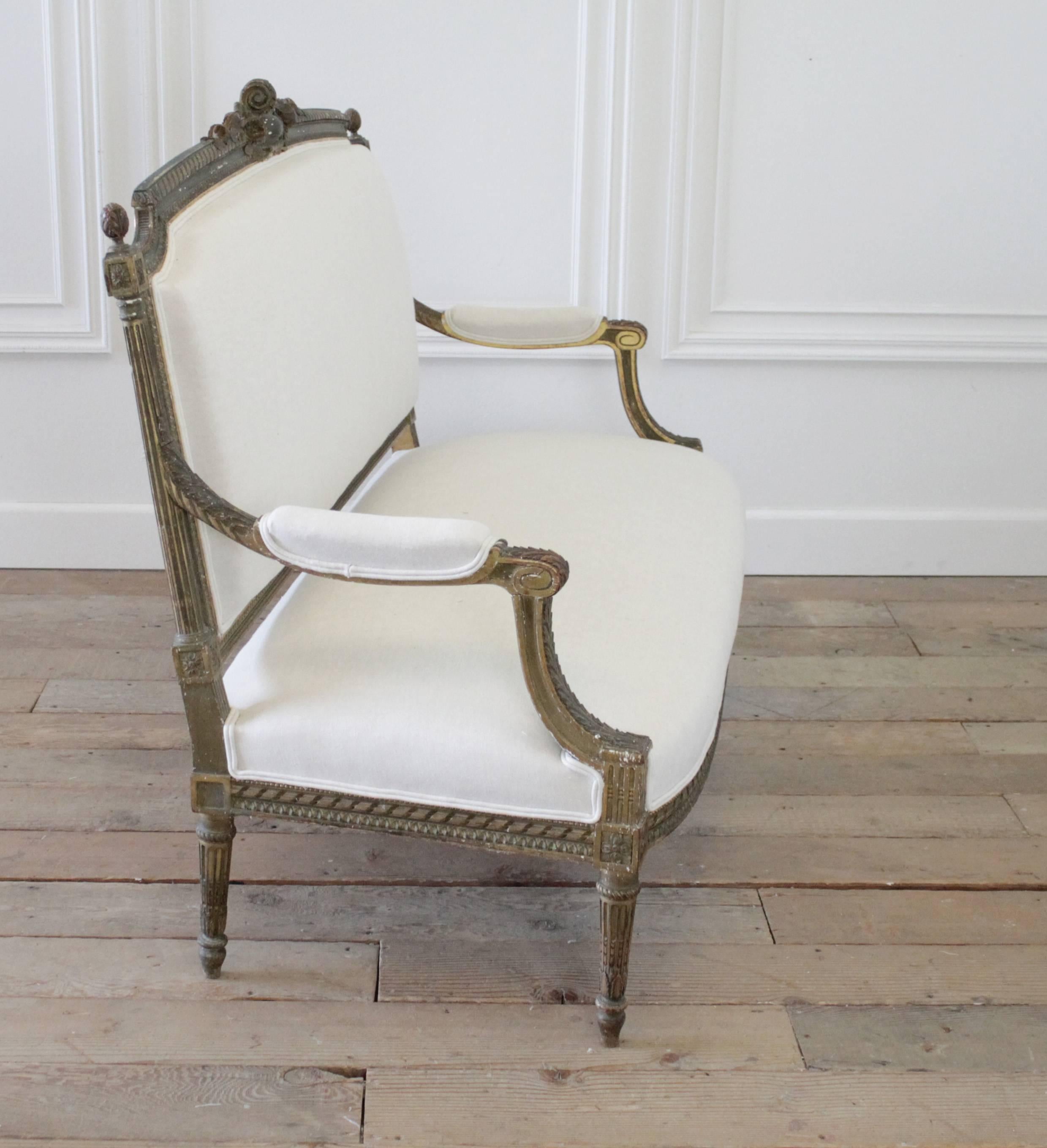 19th Century Louis XVI Giltwood Settee Upholstered in Belgian Linen 5