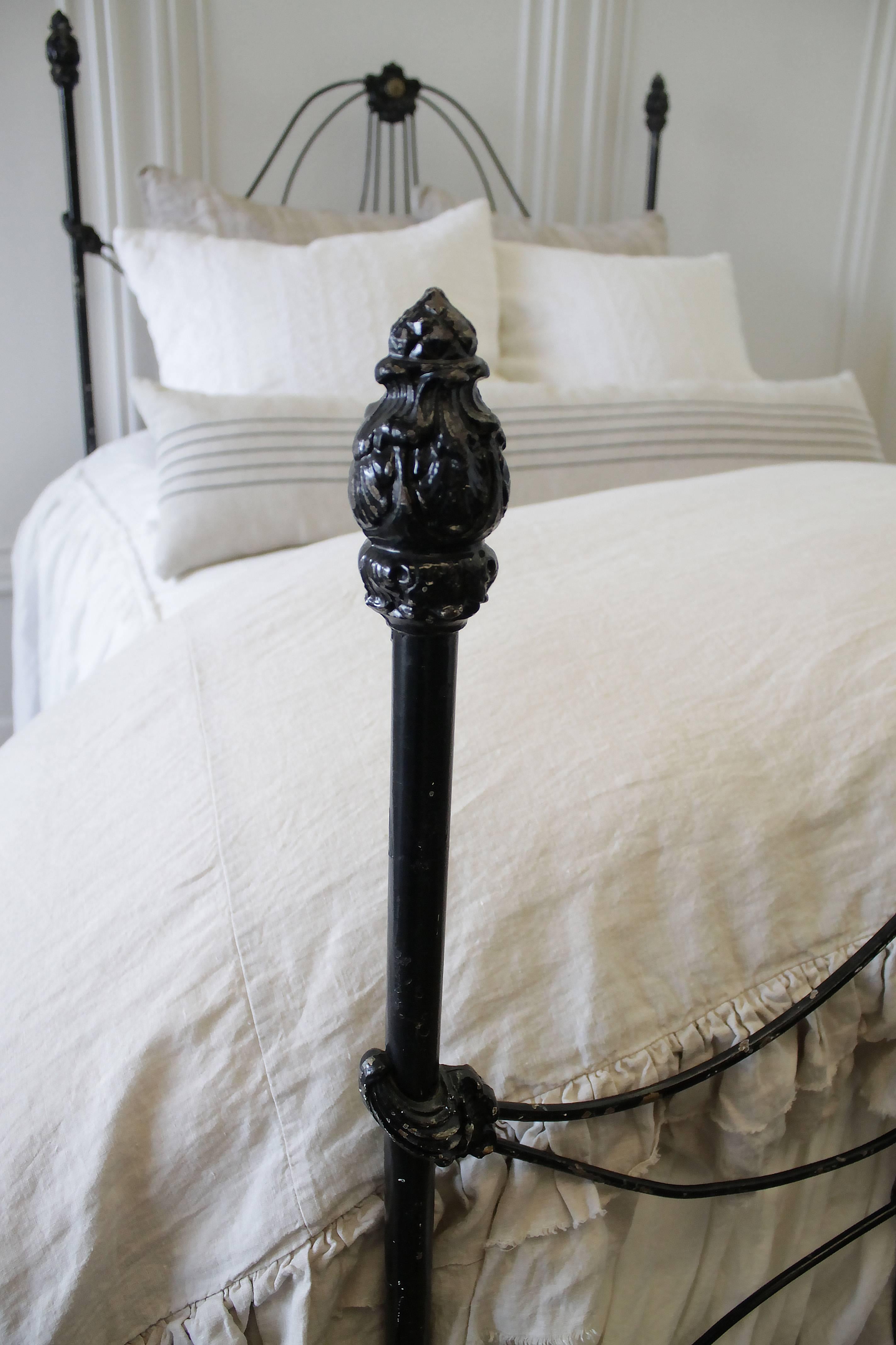 how to paint an iron bed