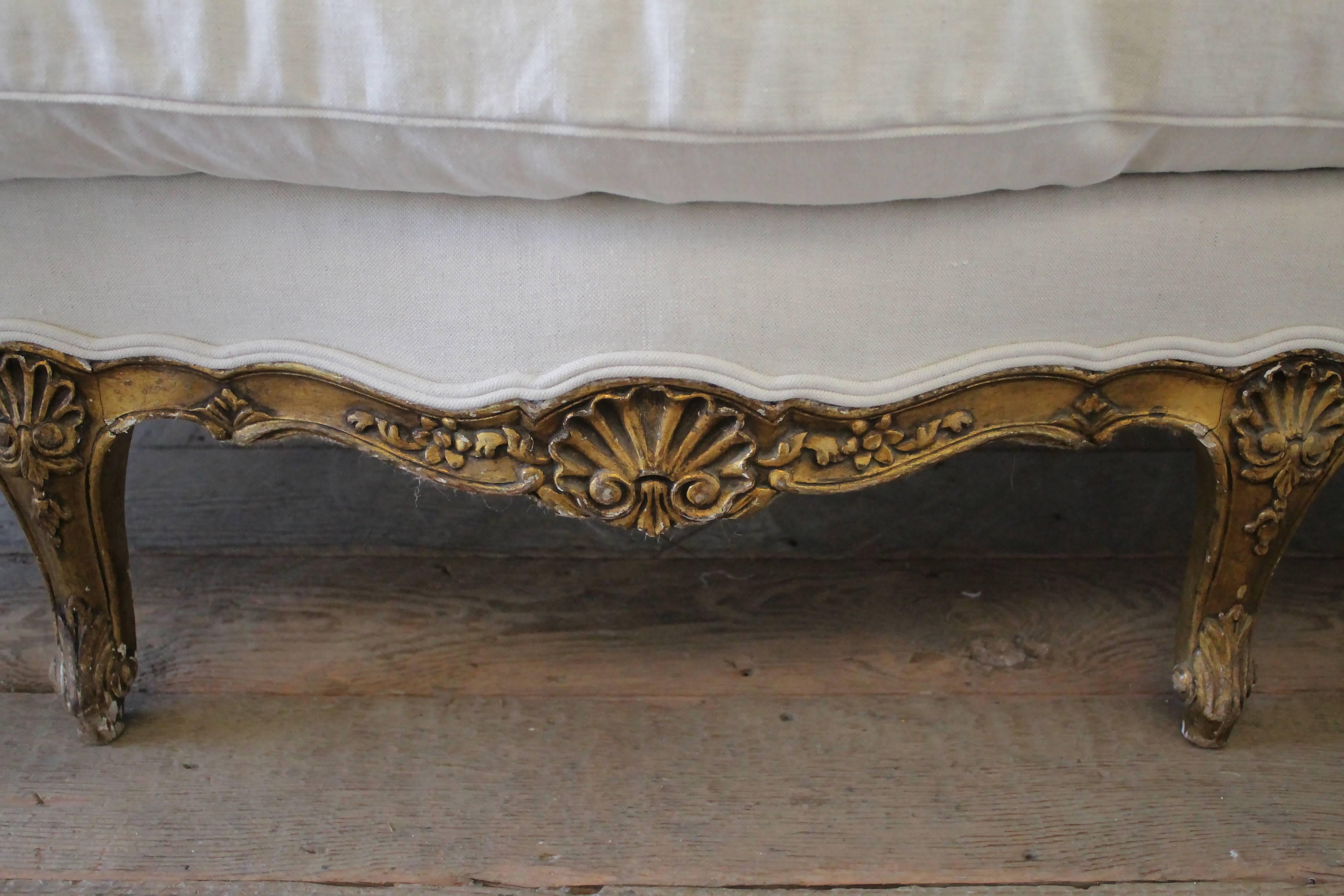 19th Century Louis XV French Giltwood Rococo Sofa in Belgian Linen In Good Condition In Old Town Orange, CA