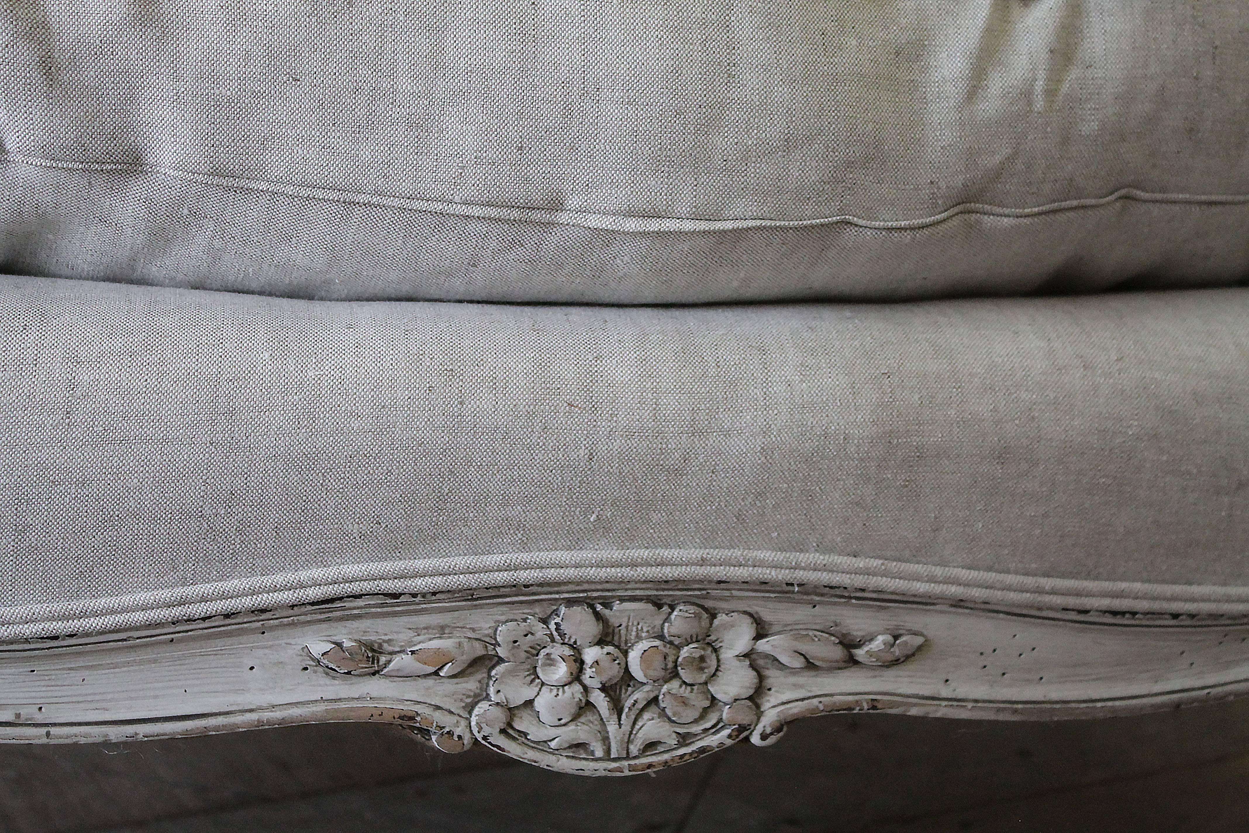 Antique French Country Louis XV Style Painted and Linen Upholstered Settee In Good Condition In Brea, CA