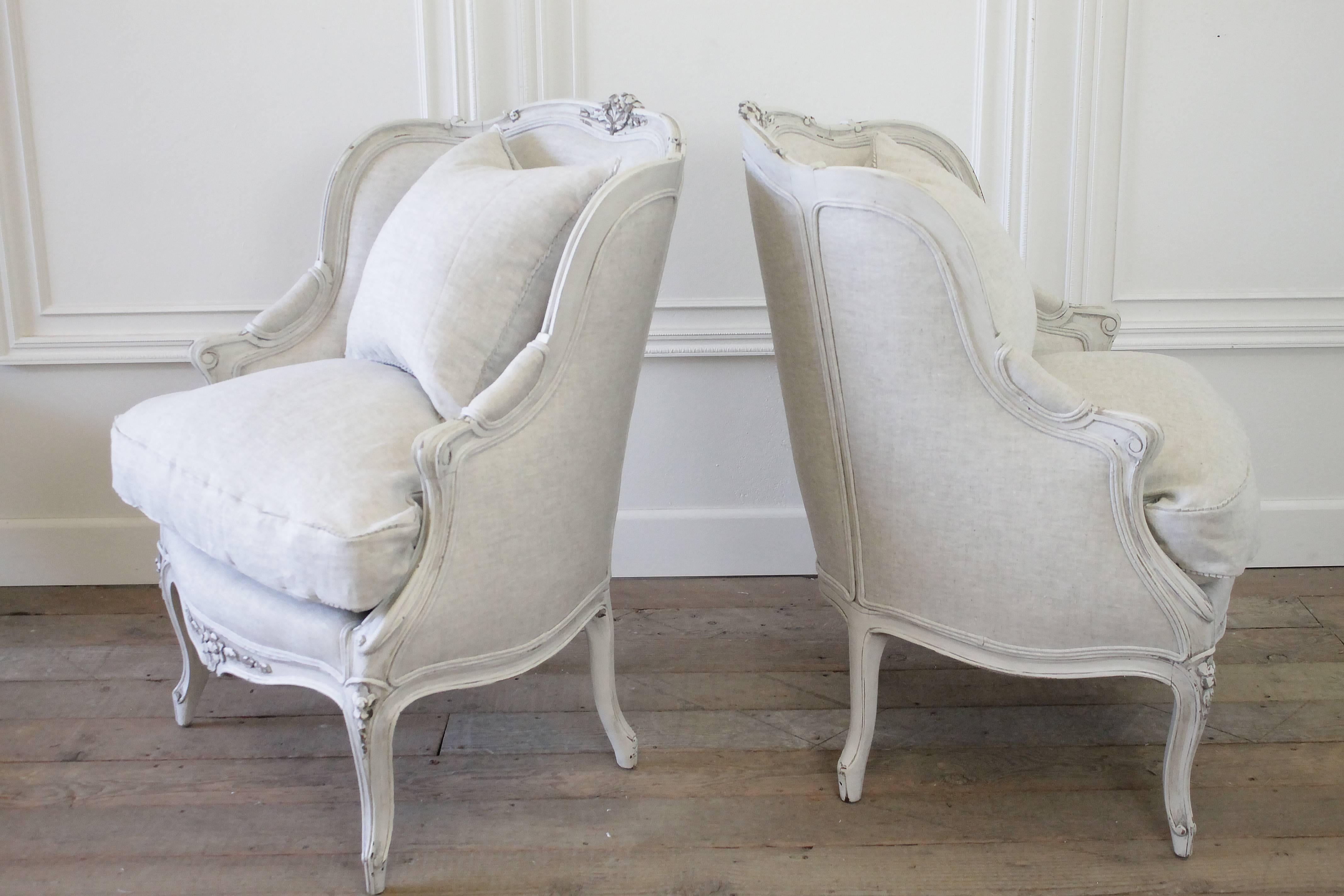 20th Century Antique Painted French Louis XV Style Bergere Chairs in Linen 1
