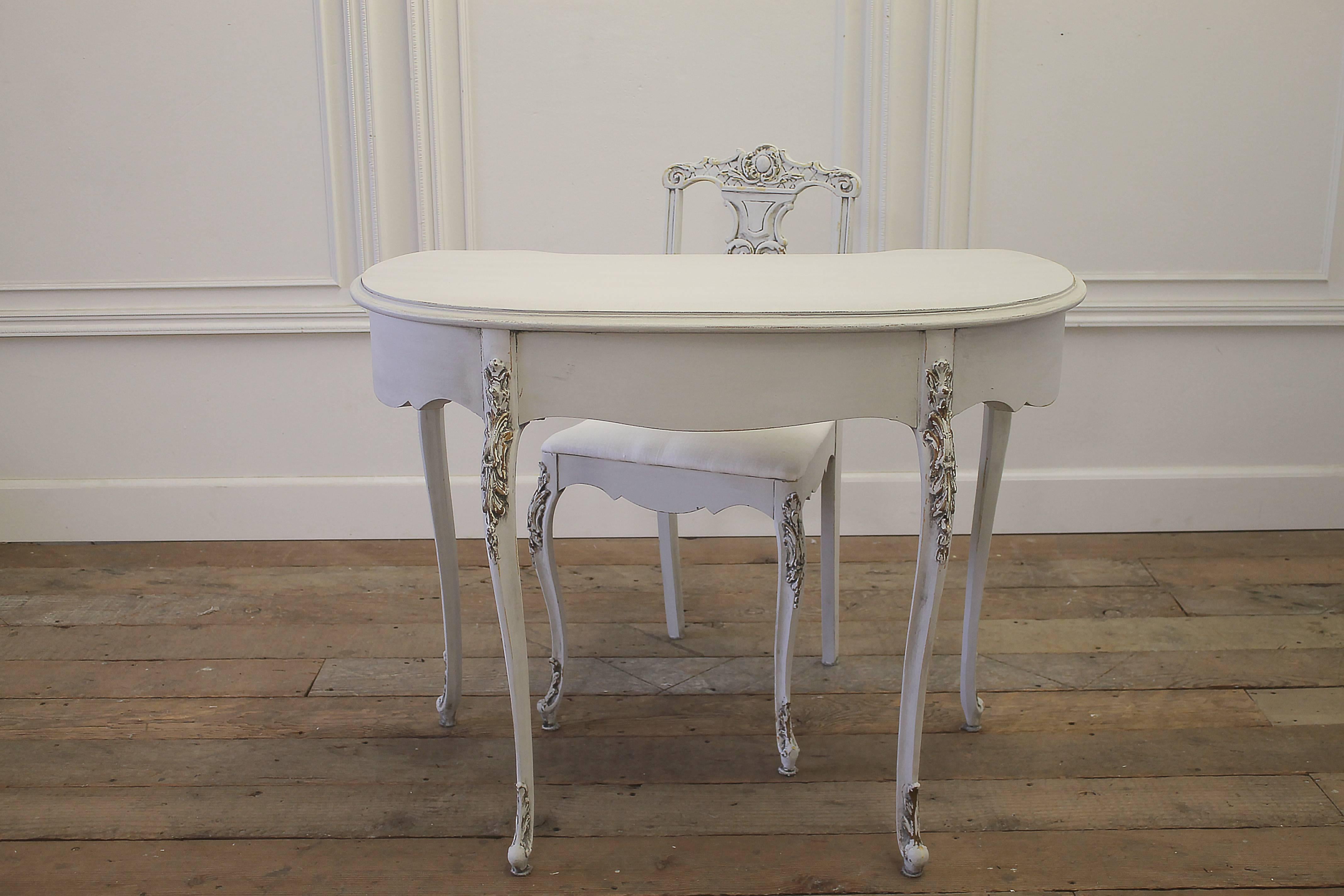 20th Century Vintage Painted French Louis XV Style Vanity with Vanity Chair