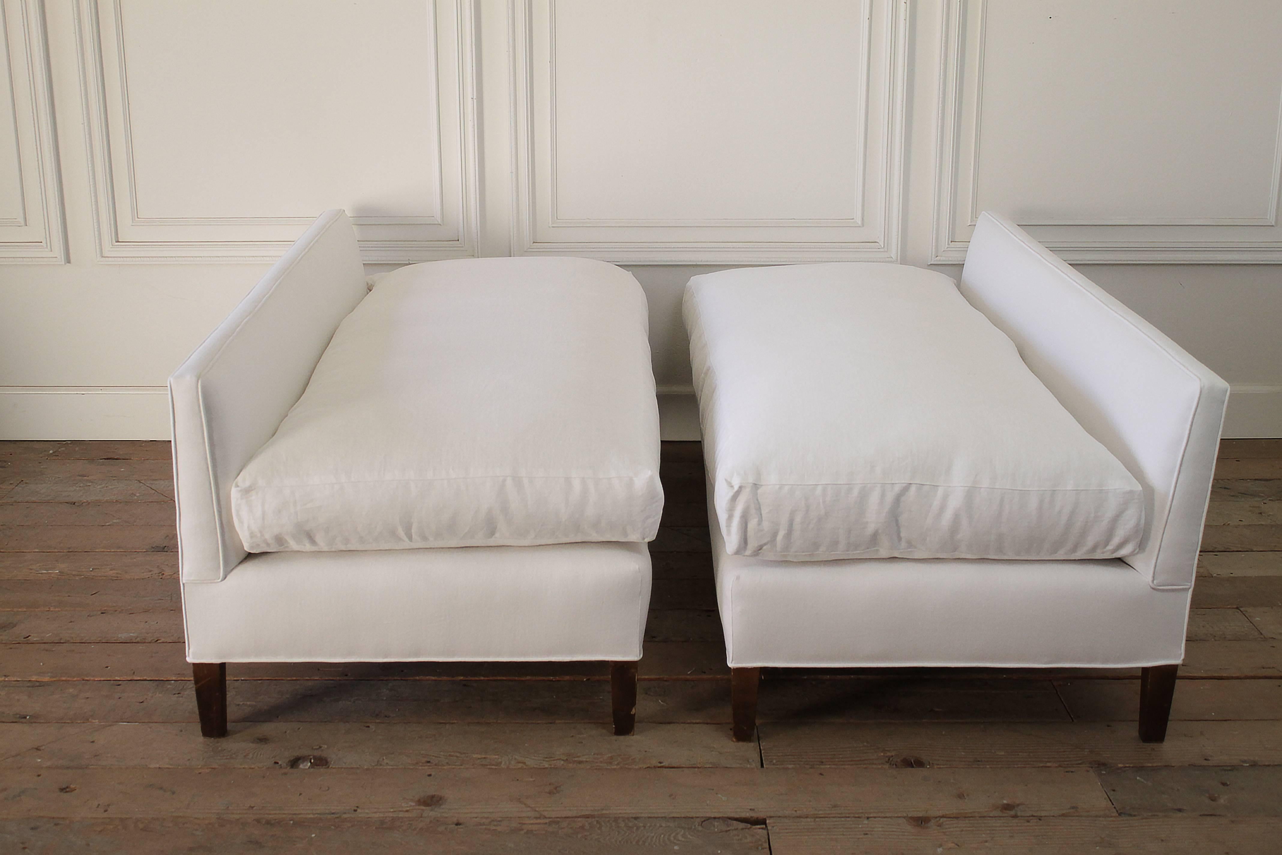American Mid-Century Modern White Linen Upholstered Bench with Down Cushion