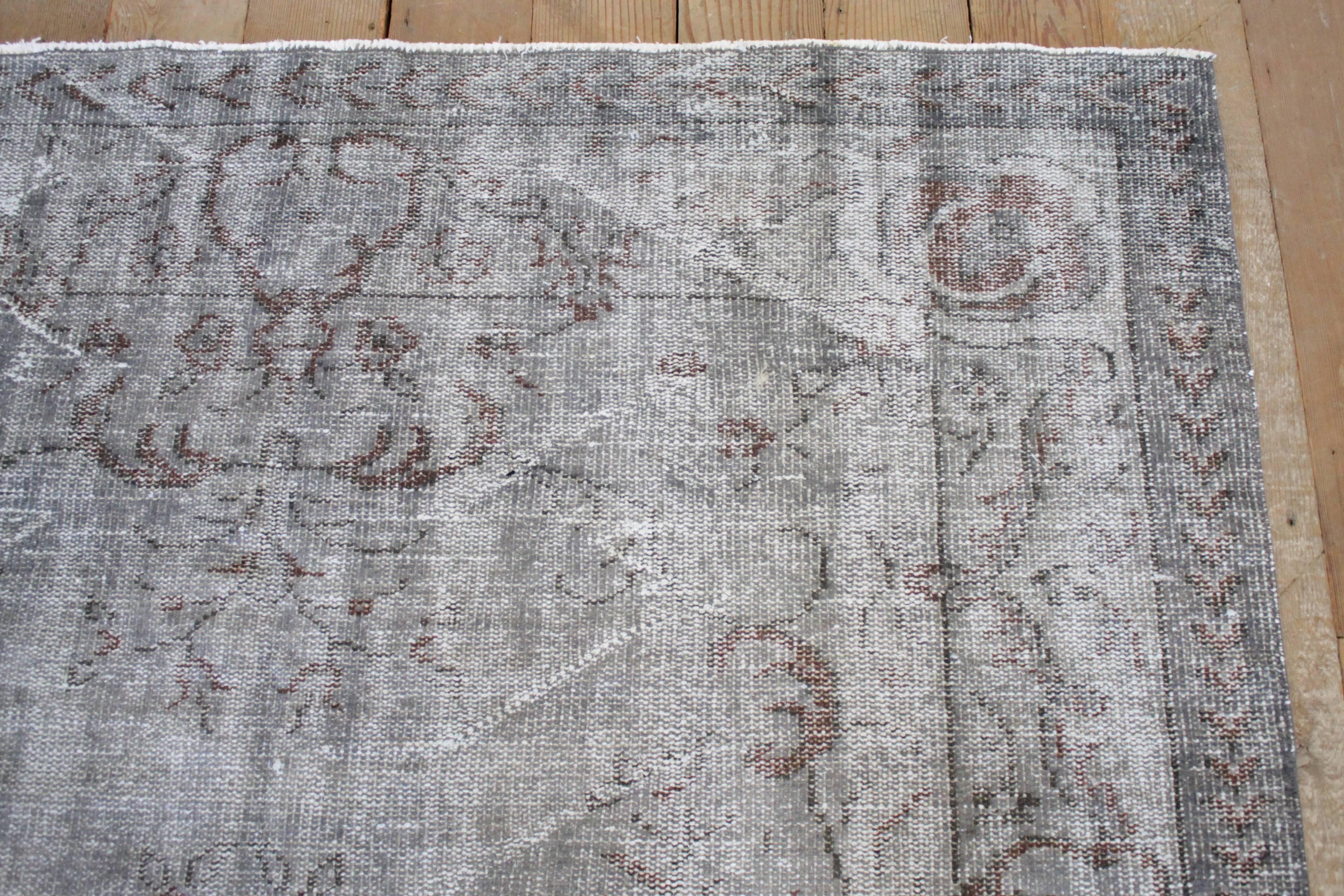 Vintage Turkish Hand Knotted Wool Rug In Good Condition For Sale In Brea, CA