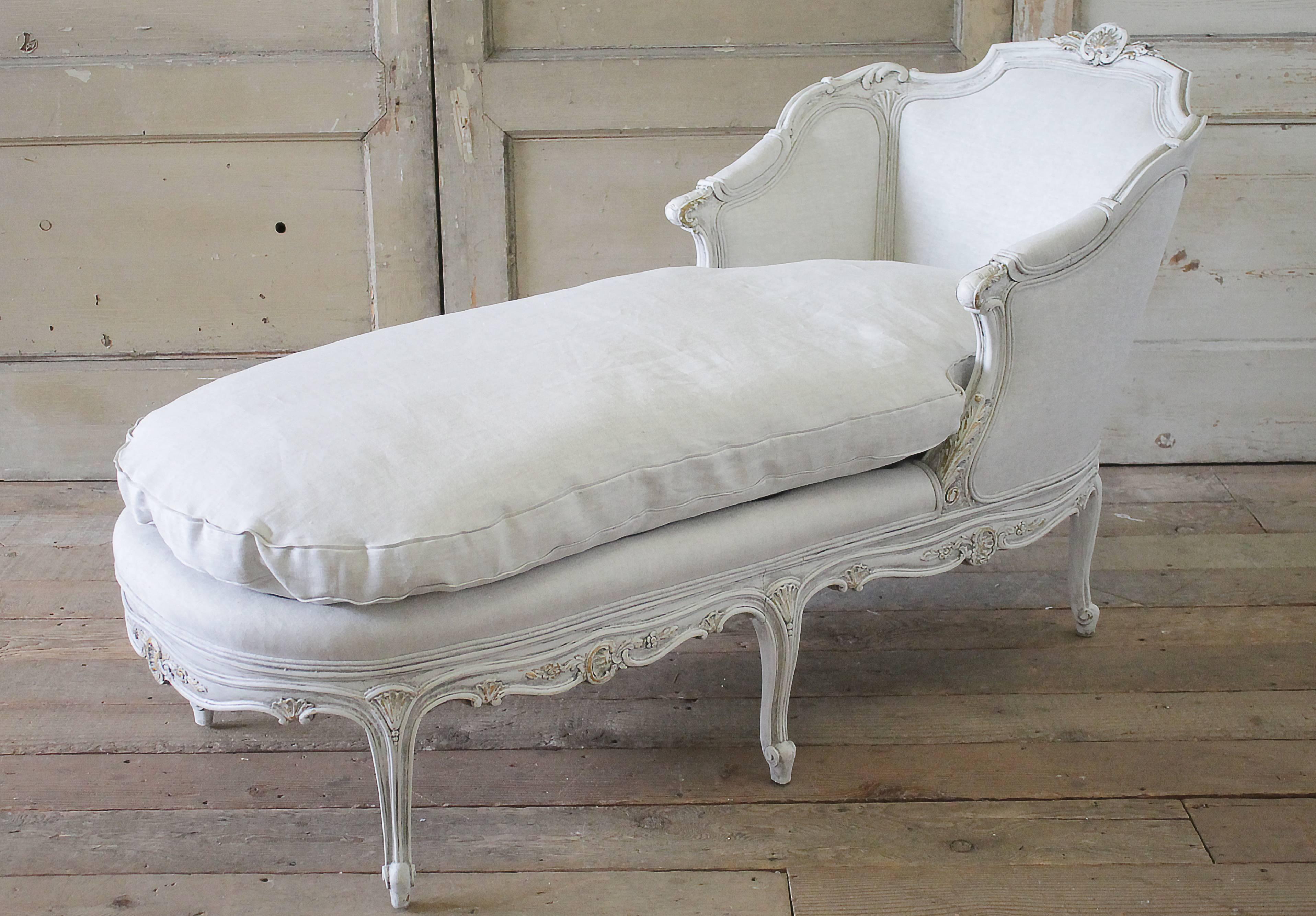 19th Century French Louis XV Style Painted Linen Upholstered Chaise Lounge In Good Condition In Brea, CA