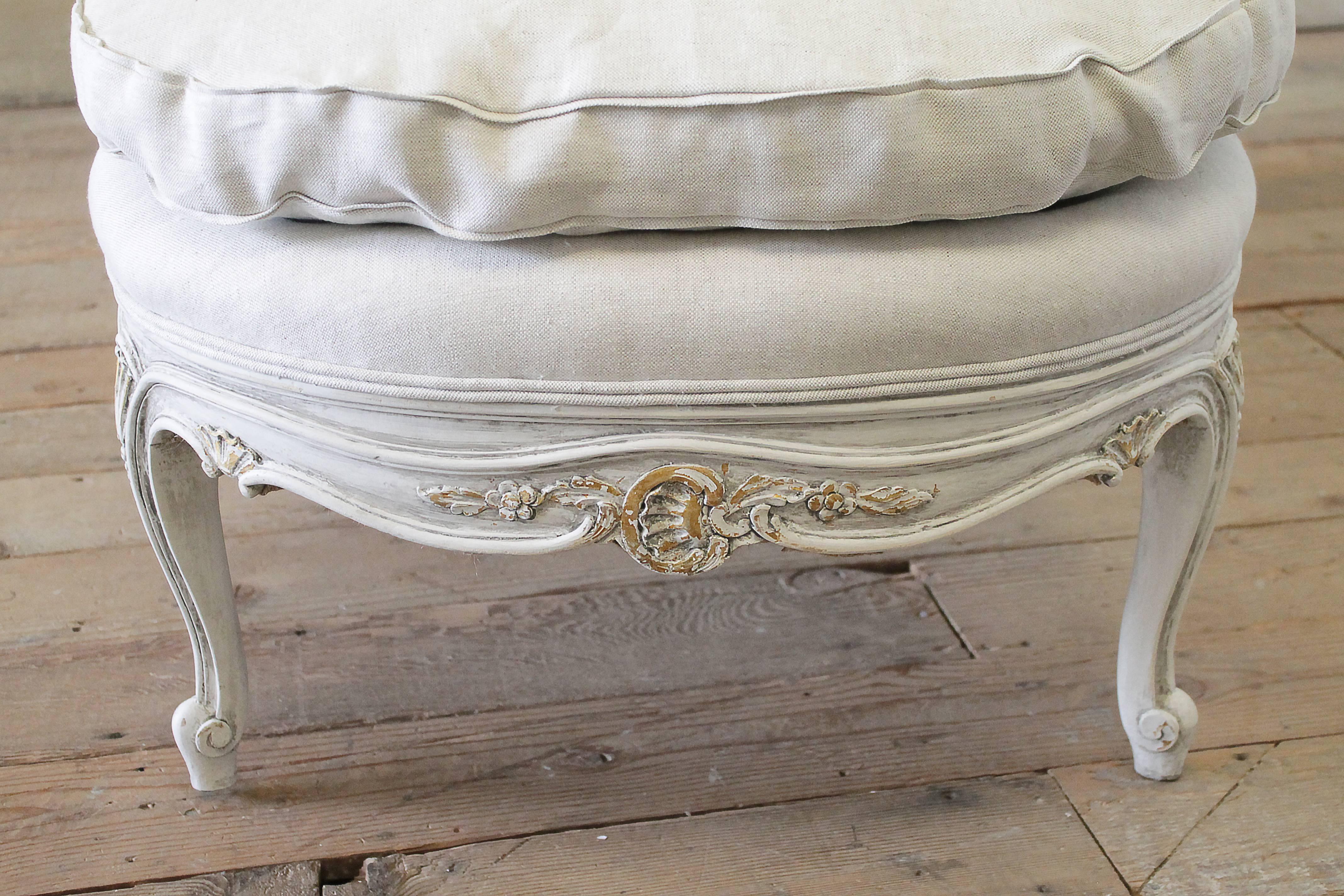 19th Century French Louis XV Style Painted Linen Upholstered Chaise Lounge 3