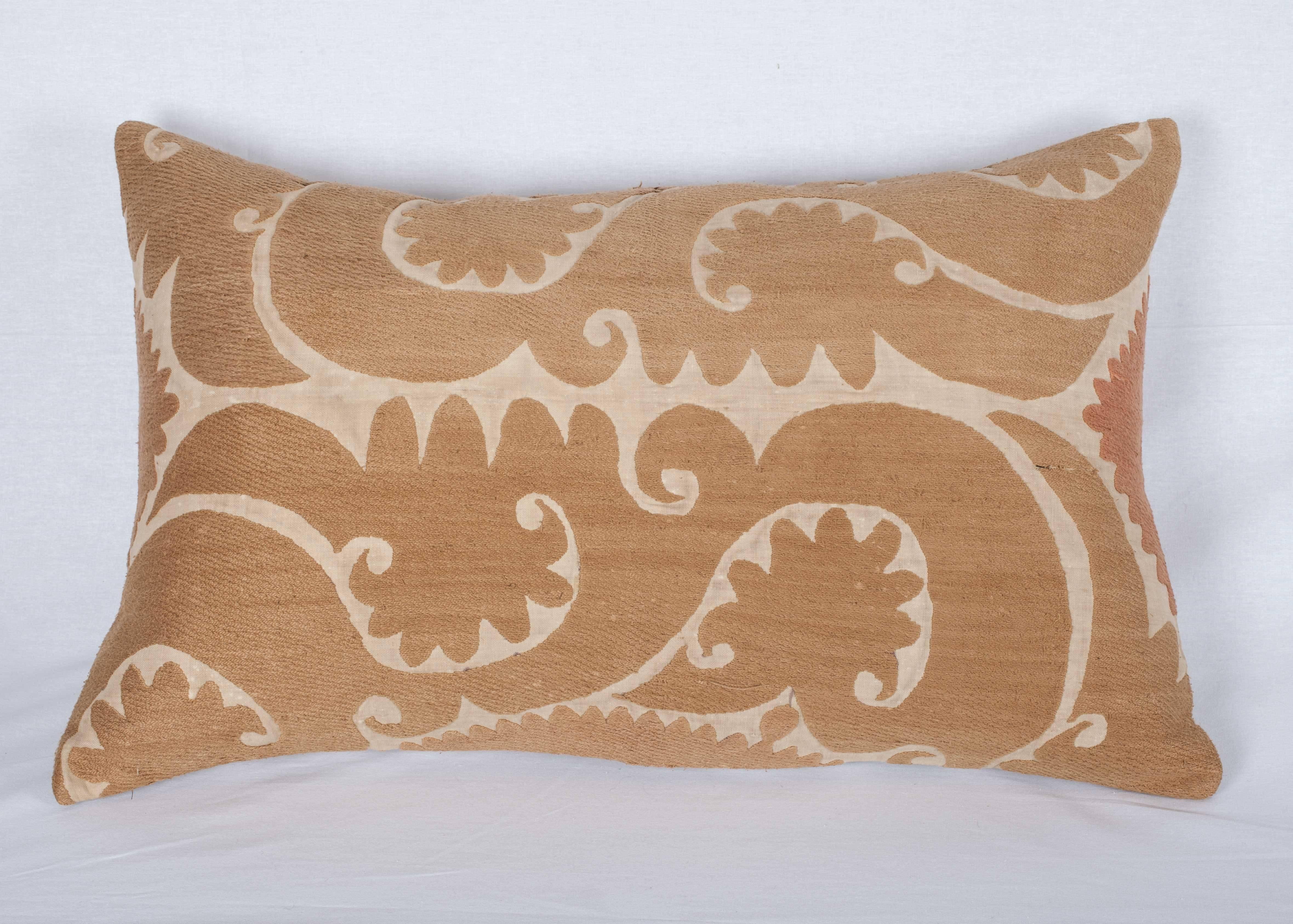 Mid-20th Century Uzbek Samarkand Suzani Pillow In Good Condition In Istanbul, TR