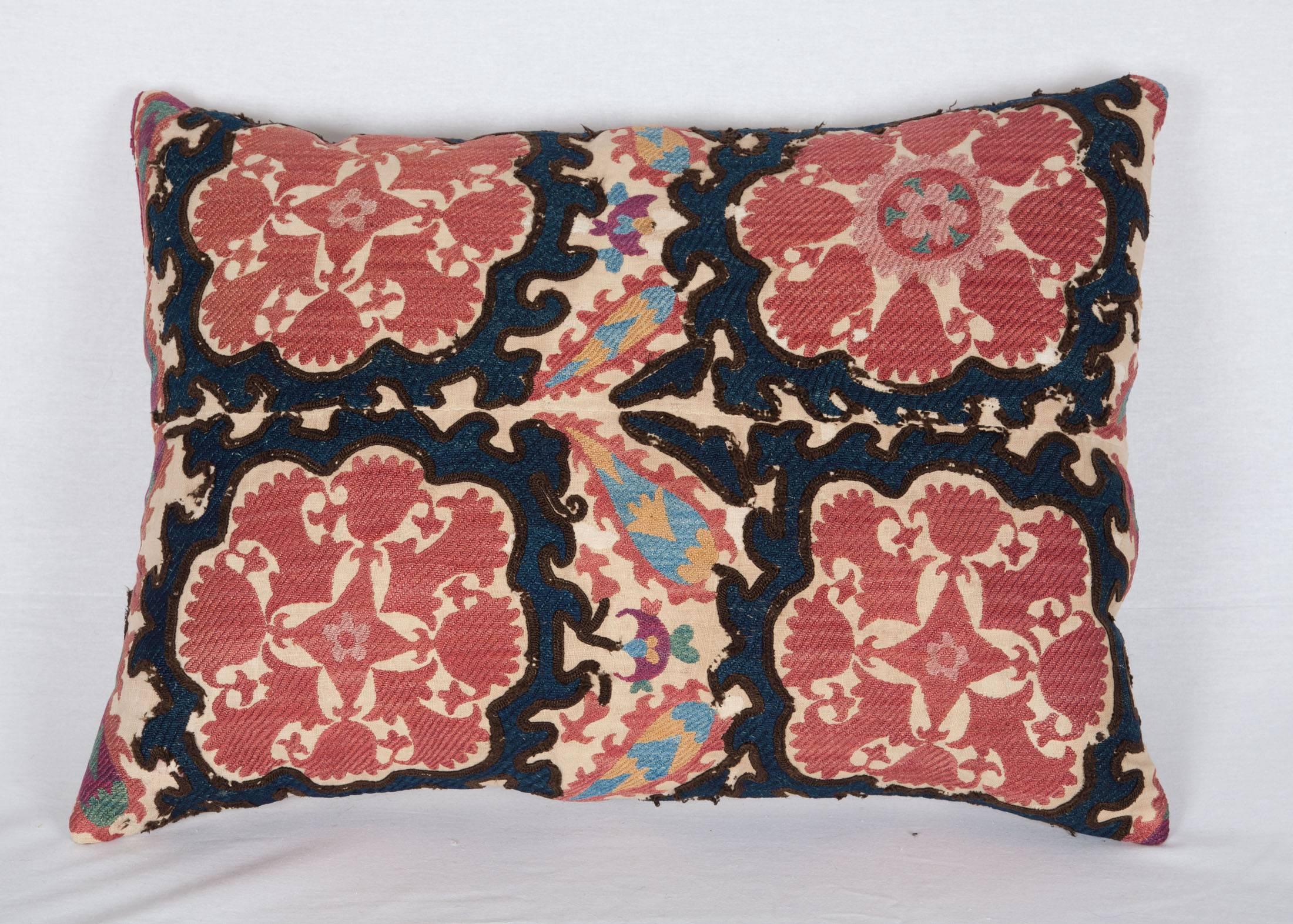 The pillow is made out of a late 19th Century Tadjik Suzani.
It does not come with an insert but it comes with a bag made to the size and out of cotton to accommodate the filling .
The backing is made of linen.

Please Note FILLING IS NOT