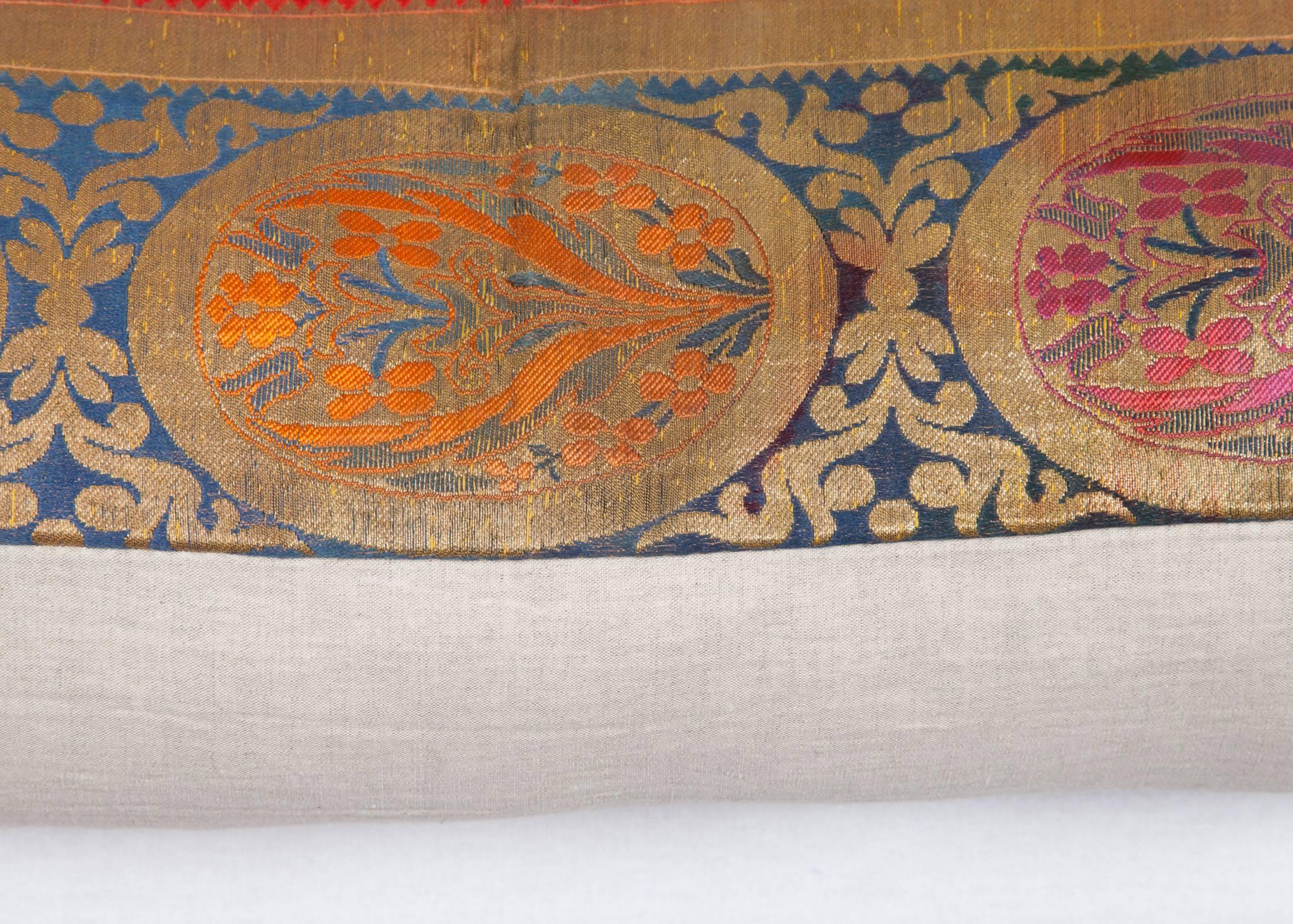 Early 20th Century Central Asian Brocaded Pillow In Good Condition For Sale In Istanbul, TR