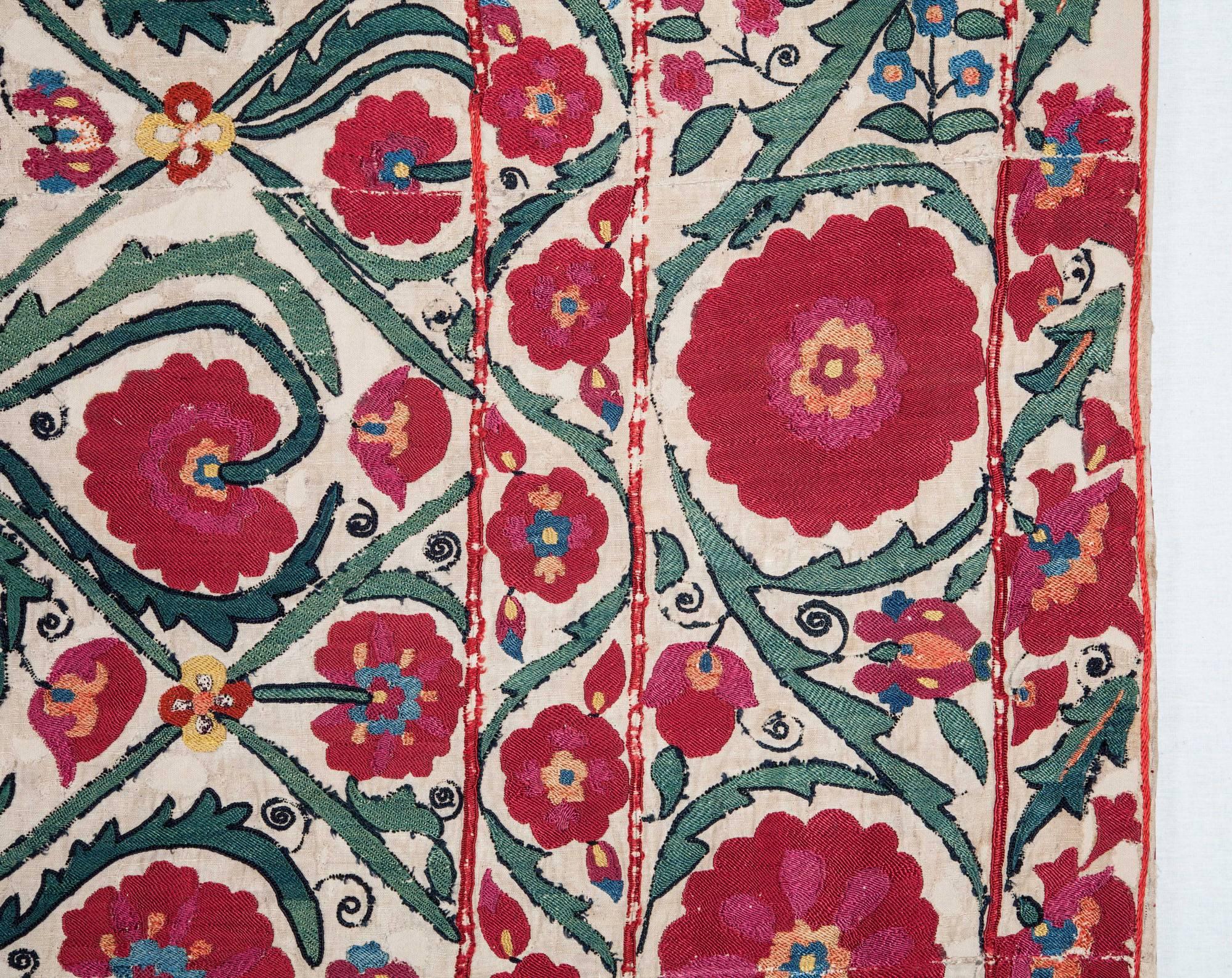 Uzbek Shakrisabz Suzani Wandbehang aus dem frühen 19. Jahrhundert, Suzani  (Bestickt) im Angebot
