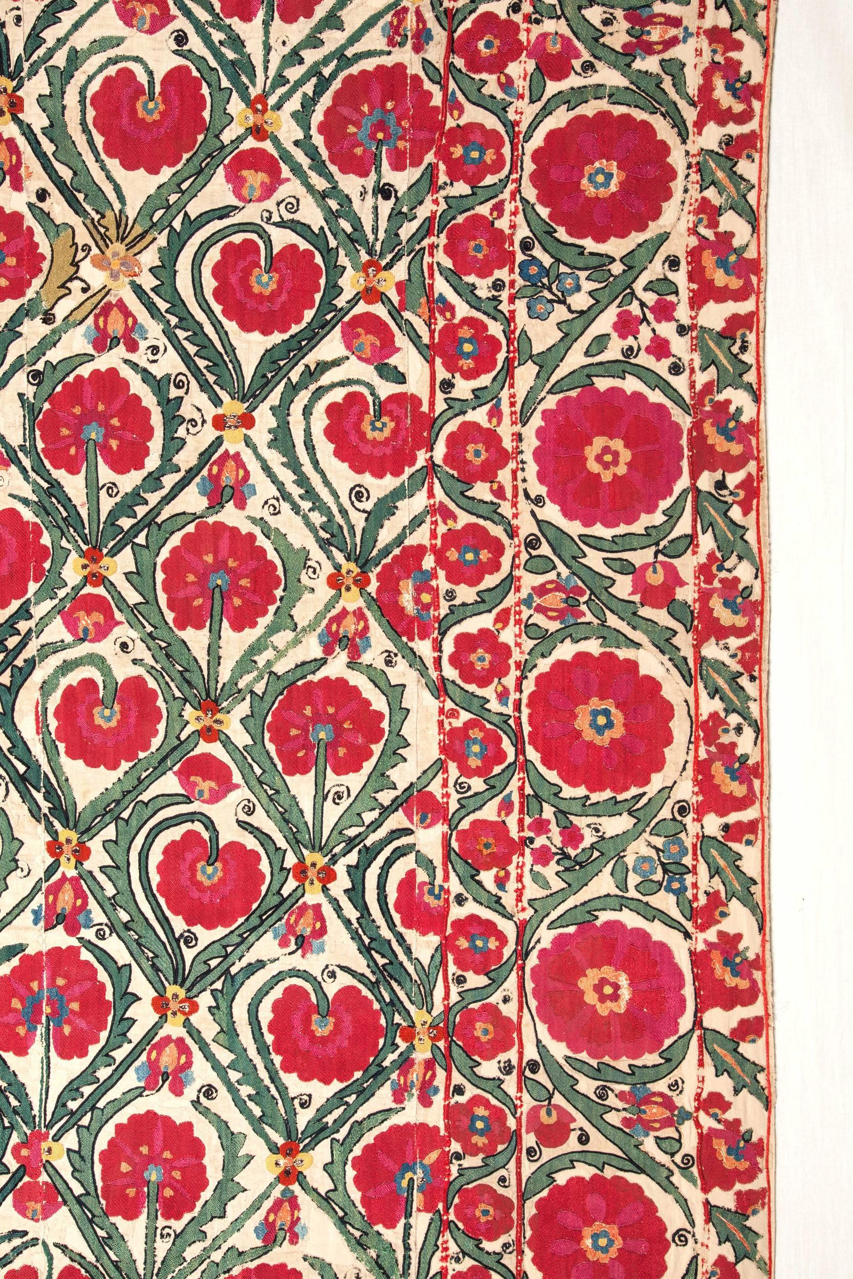 Uzbek Shakrisabz Suzani Wandbehang aus dem frühen 19. Jahrhundert, Suzani  im Zustand „Gut“ im Angebot in Istanbul, TR