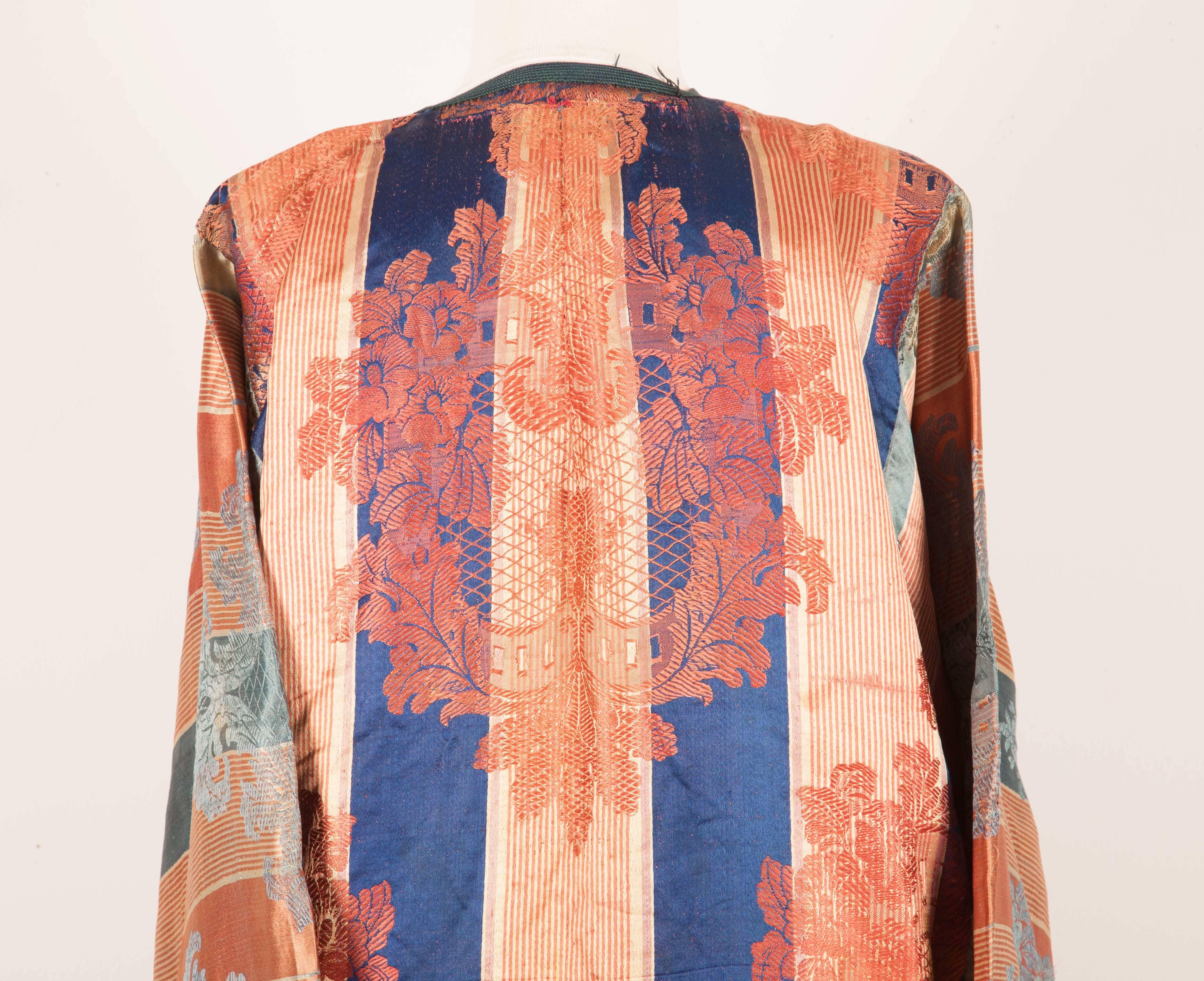 19th Century Tajik Silk Capan with a Great Roller Print Cotton Lining For Sale 2