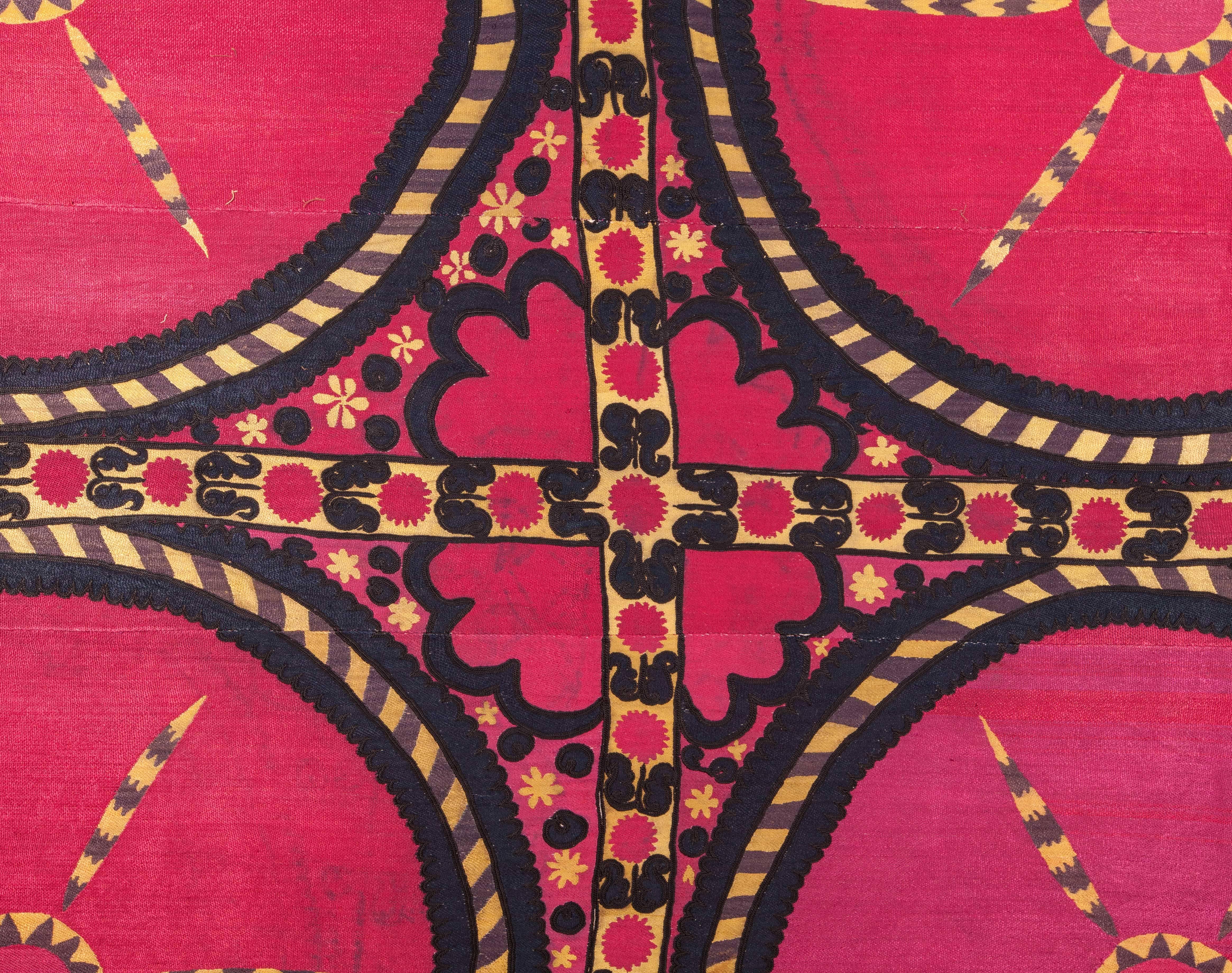 Late 19th Century Tashkent, Uzbekistan Overall Embroidered Silk Suzani In Good Condition In Istanbul, TR
