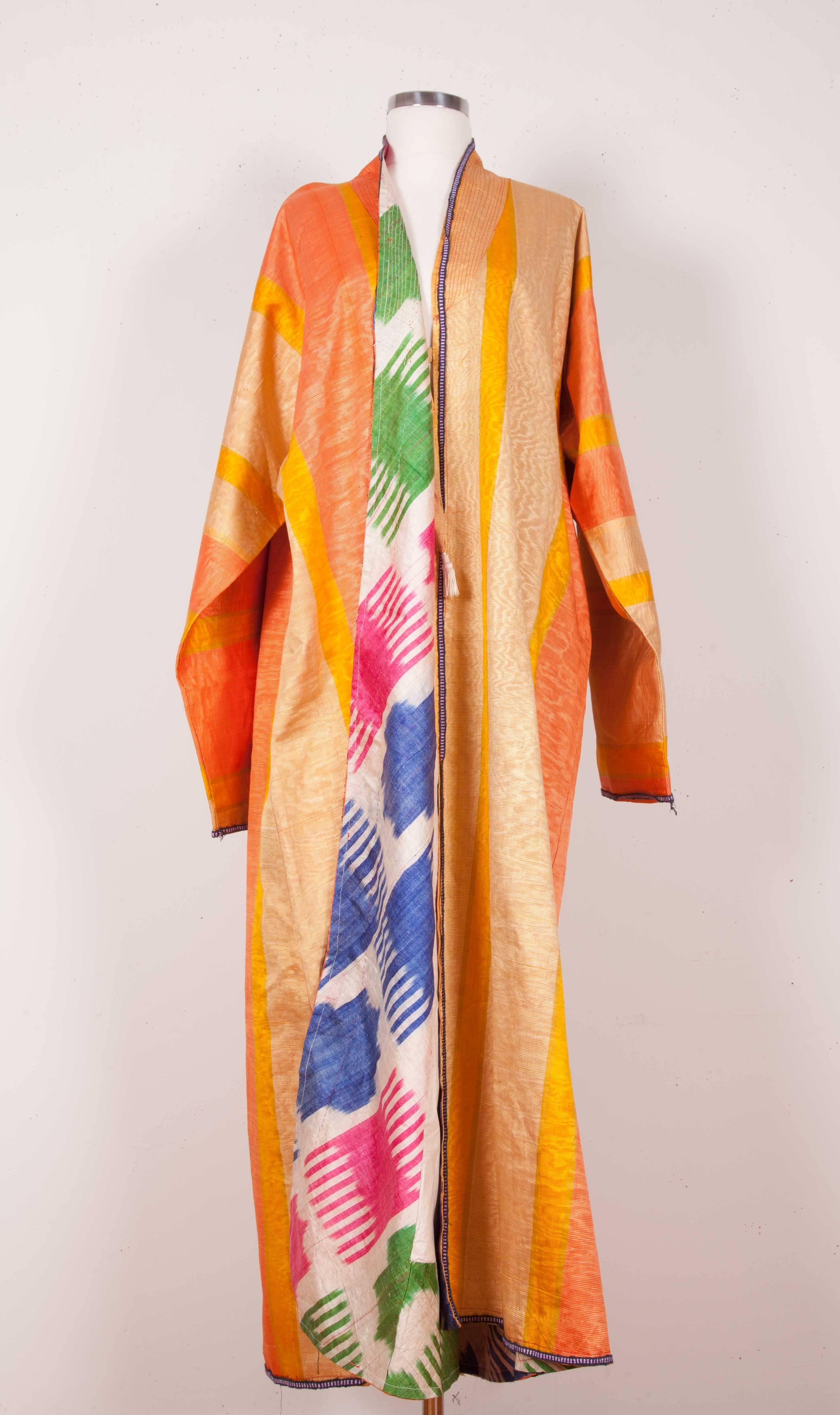 Early 20th Century Uzbek Silk Chapan / Coat For Sale 3