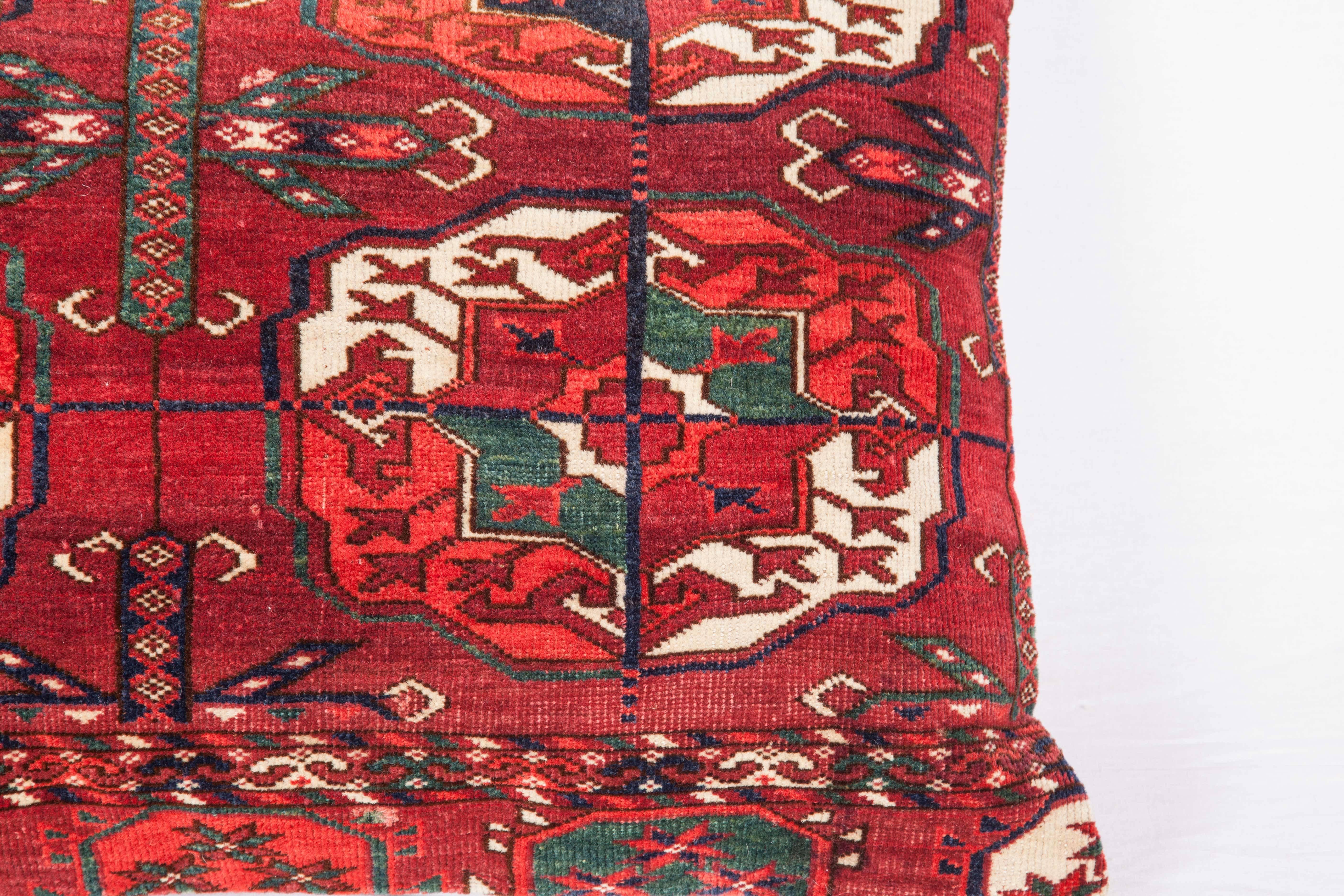 The pillow is made out of an early 19th century, Turkmen Tekke rug.
It does not come with an insert but it comes with a bag made to the size and out of cotton to accommodate the filling. The backing is made of linen. Please note filling is not