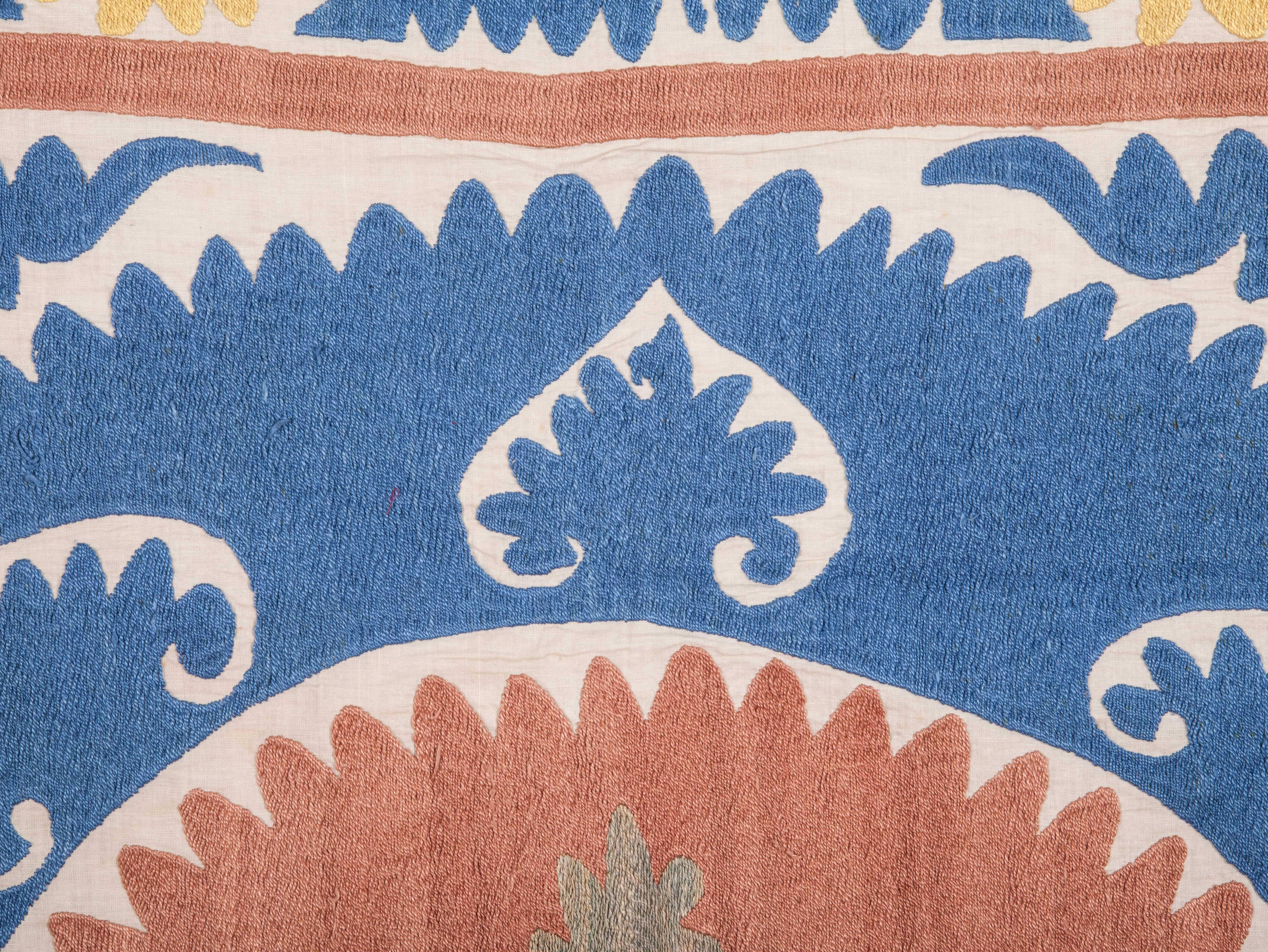 Mid-20th Century Samarkand Uzbek Decorative Suzani In Good Condition In Istanbul, TR