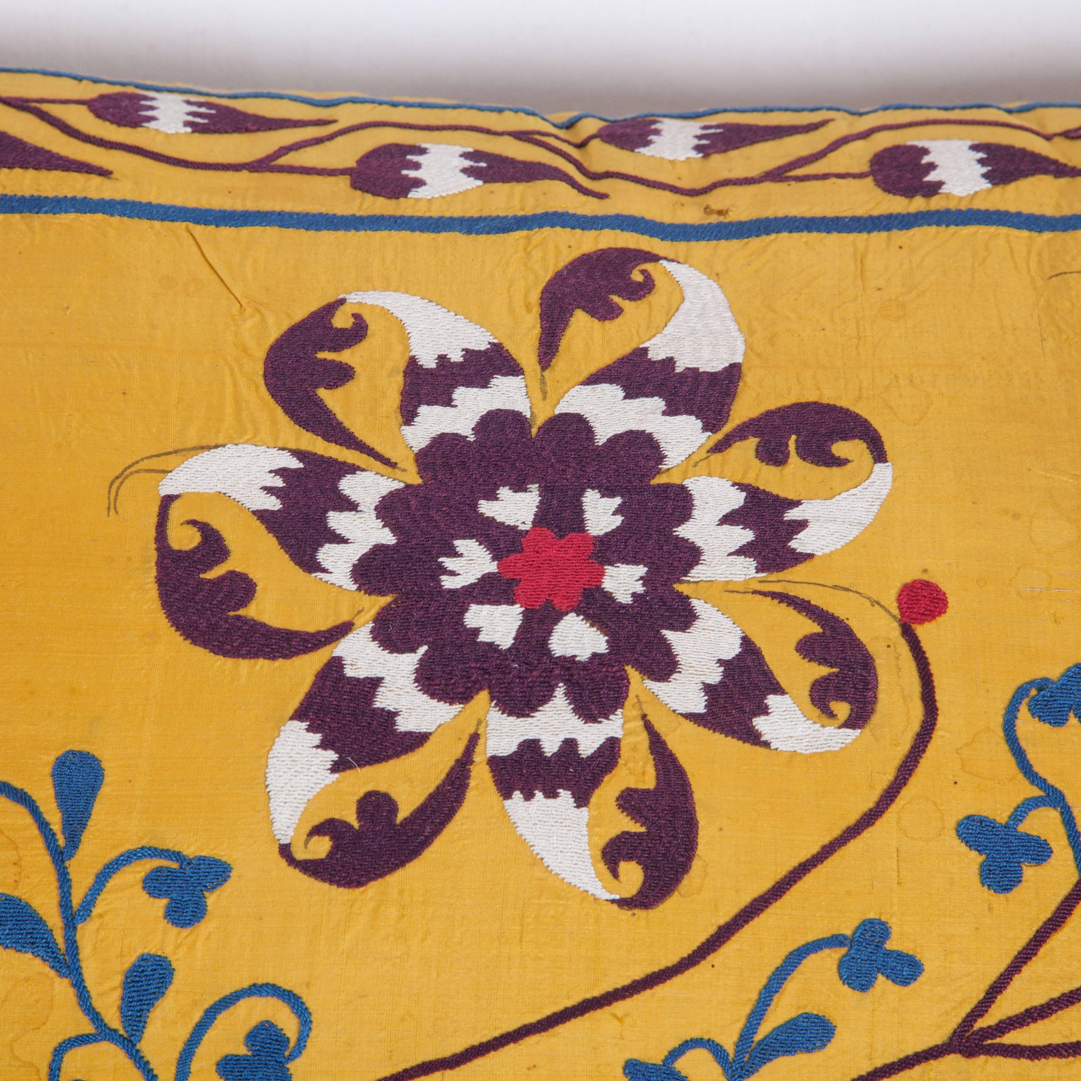 Antique Pillow Made Out of an Early 20th Century Uzbek Samarkand Silk Suzani In Good Condition In Istanbul, TR