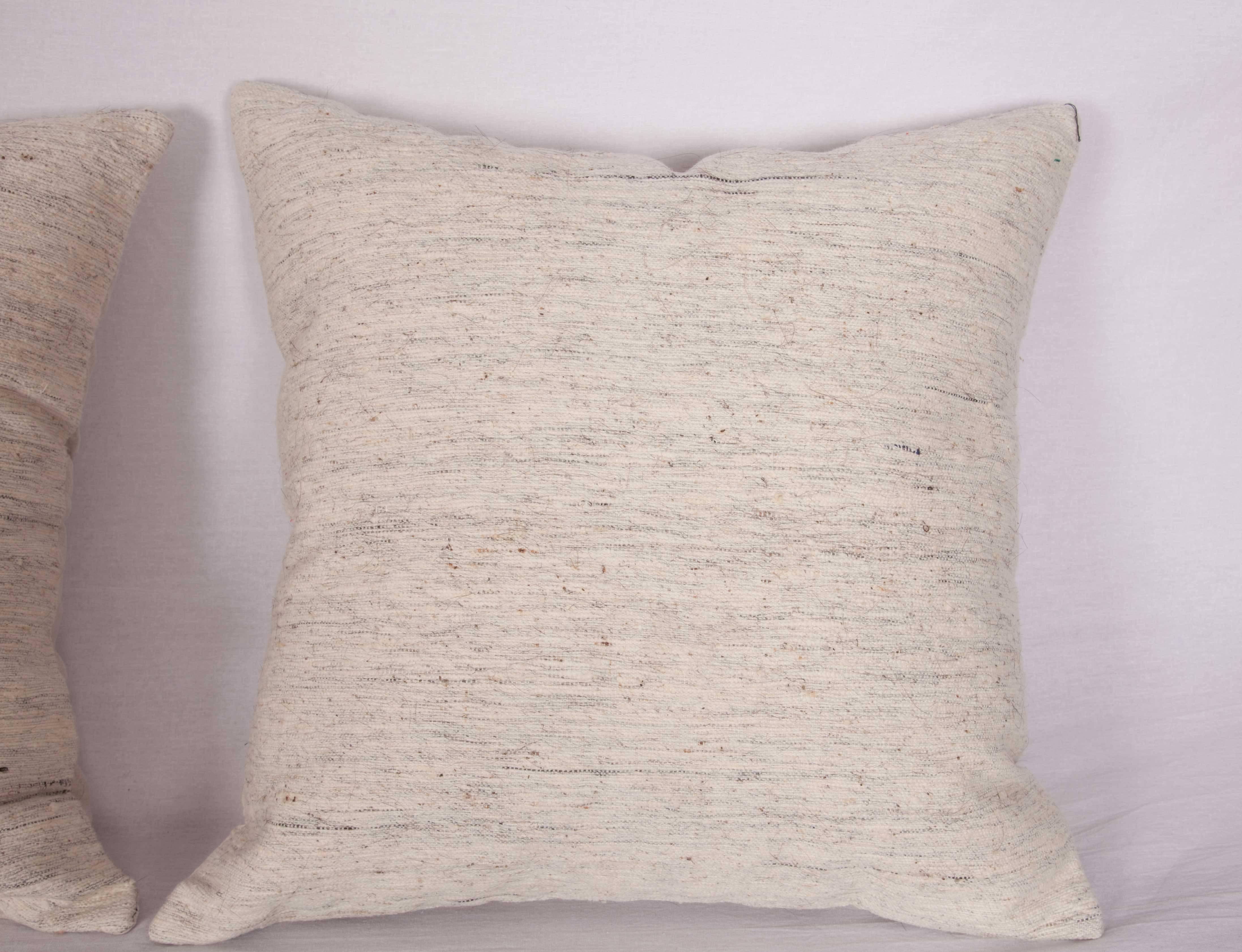 Fundas de almohada confeccionadas a partir de un kilim anatolio de mediados del siglo XX Kilim en venta