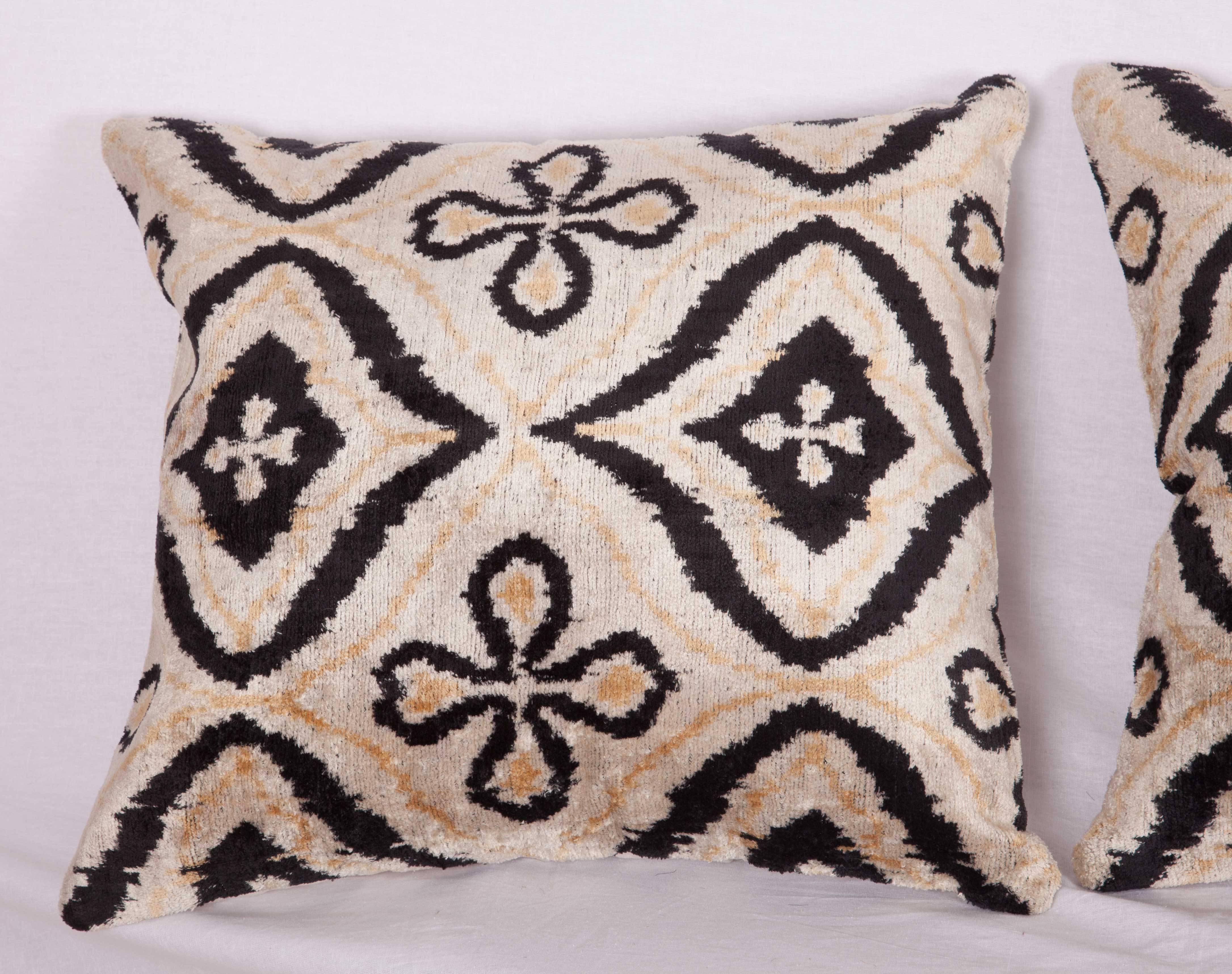 Pillow cases are made out of brand new contemporary Uzbek velvet Ikats.


They do not come with an insert but they come with a bag made to the size and out of cotton to accommodate the filling for each.
The backing is made of linen.
 Please