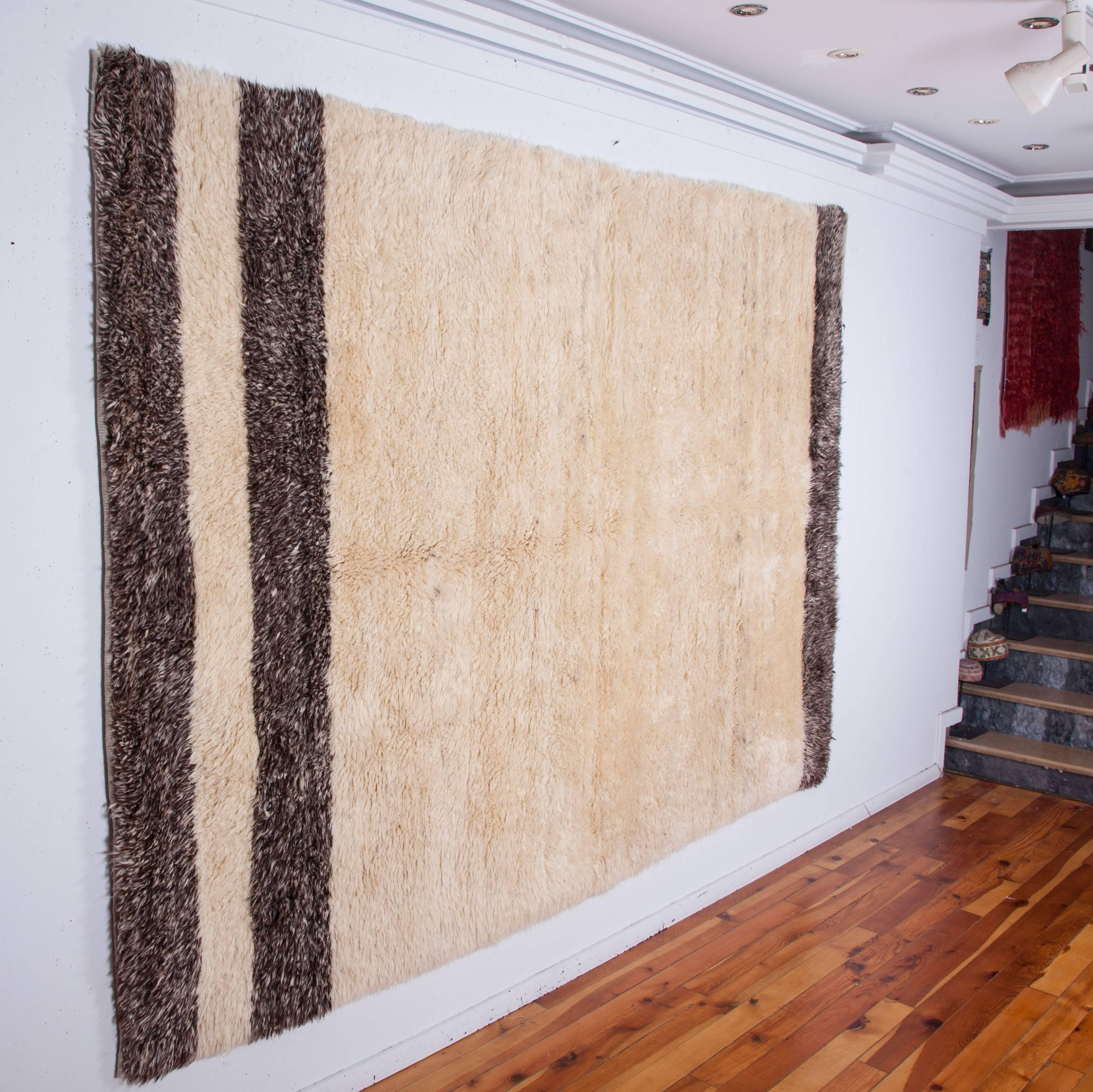 Alfombra Tulu Contemporánea Fabricada en Anatolia Central en Pura Lana en Excelente estado para la venta en Istanbul, TR