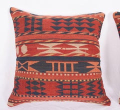 Boîtes d'oreillers antiques fabriquées à partir d'un Kilim ouzbek Gudjeri de la fin du XIXe siècle