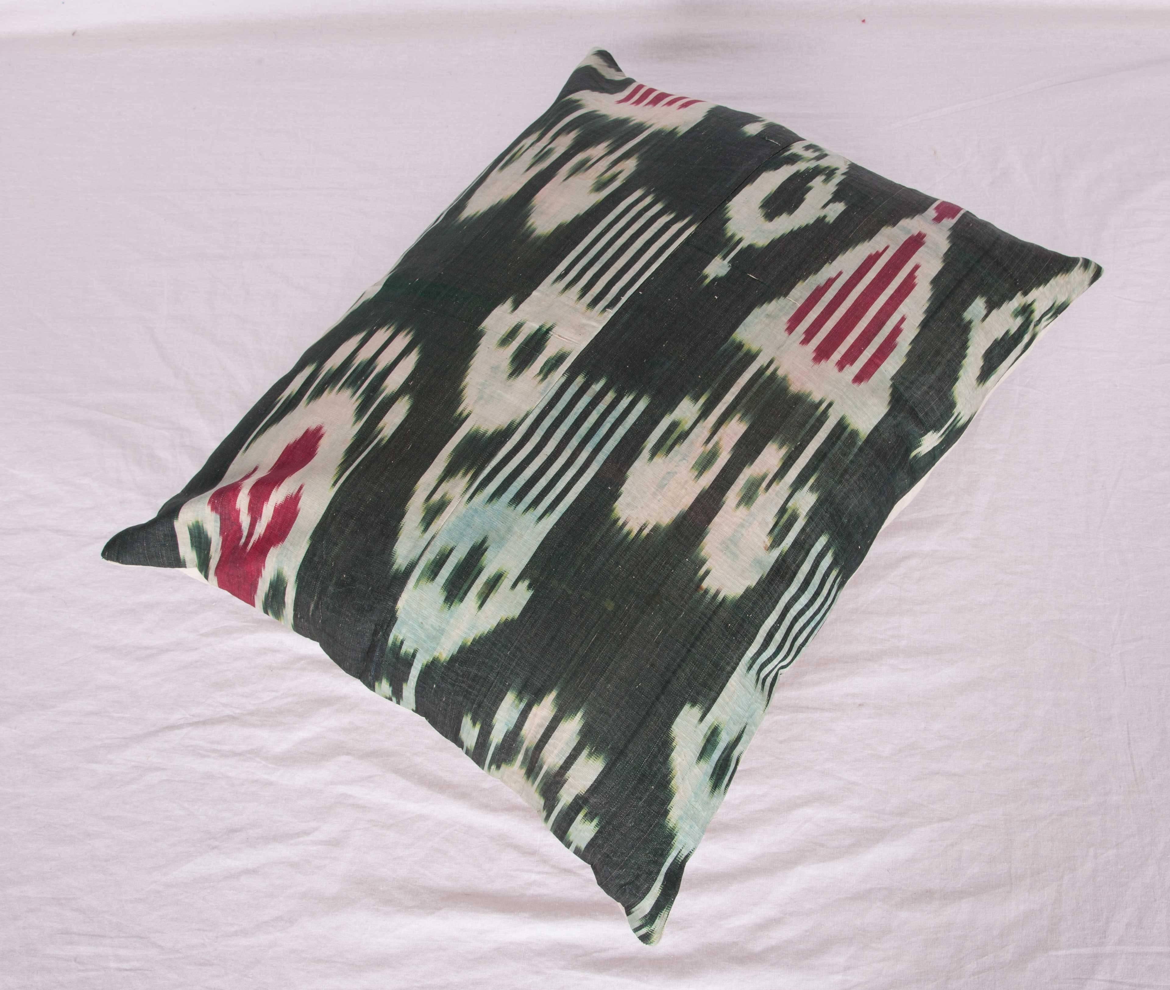 Antique Ikat Pillow Case Fashioned from an Early 20th Century Uzbek Ikat In Good Condition In Istanbul, TR