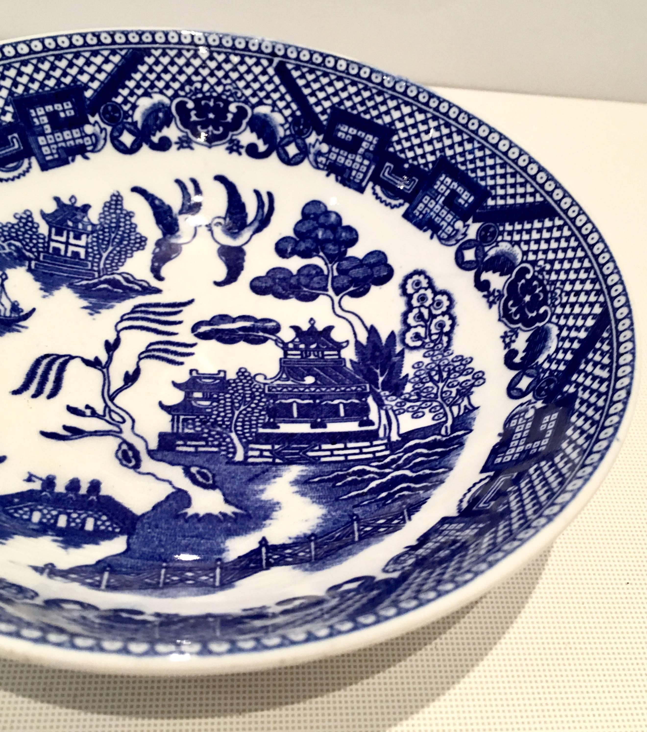 Mid-Century Japanese Blue Willow Dinnerware, S/15 In Excellent Condition In West Palm Beach, FL