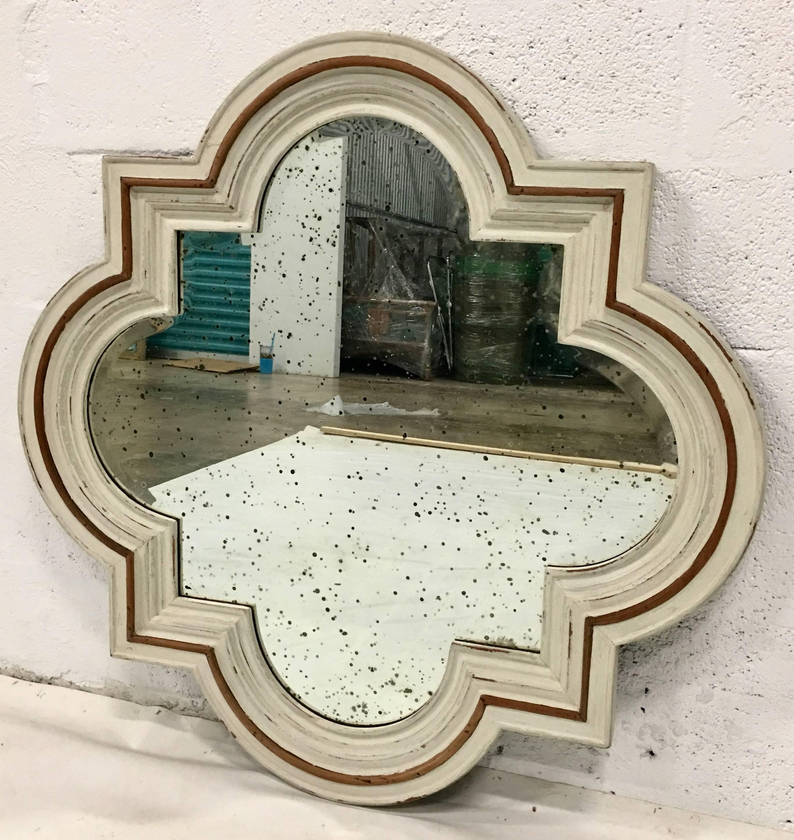20th Century Italian Carved Wood Painted Quatrefoil Mirror In Excellent Condition In West Palm Beach, FL