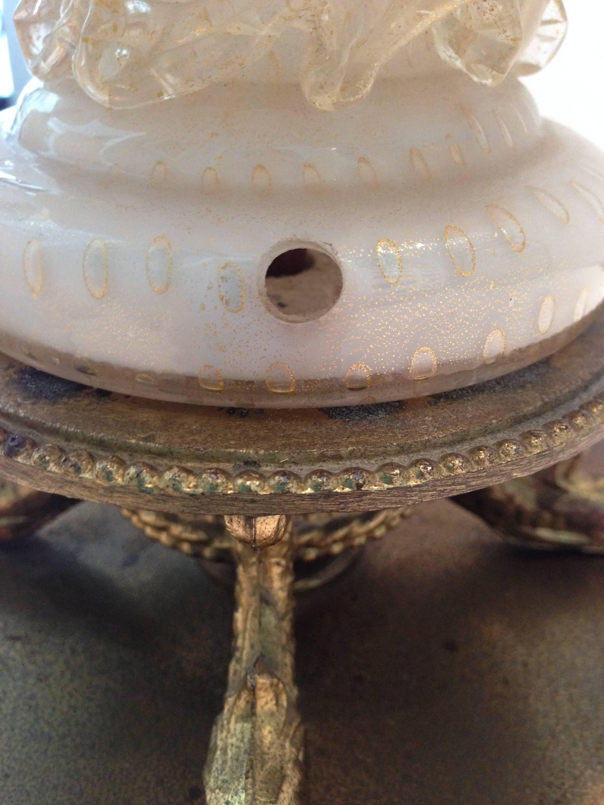Mid-Century Pair of Italian Murano Glass White and Gold Boudoir Lamps 3