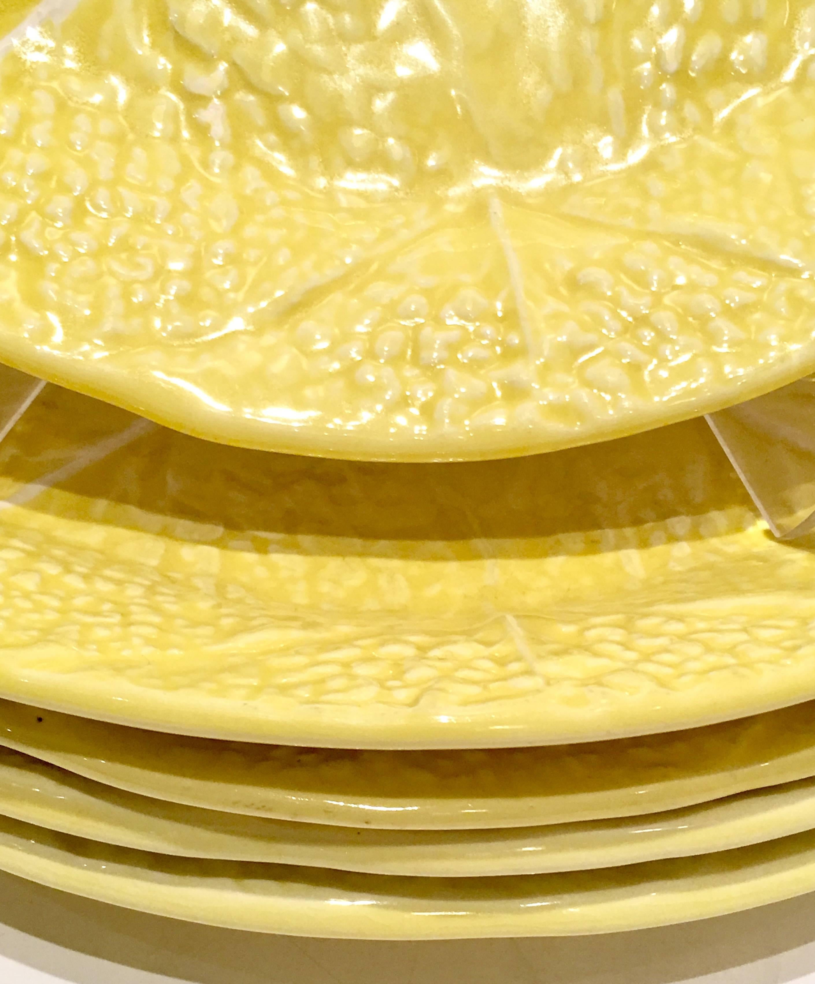 1950s Portugal Majolica Yellow Cabbage Dinnerware, Set of 24 In Excellent Condition In West Palm Beach, FL