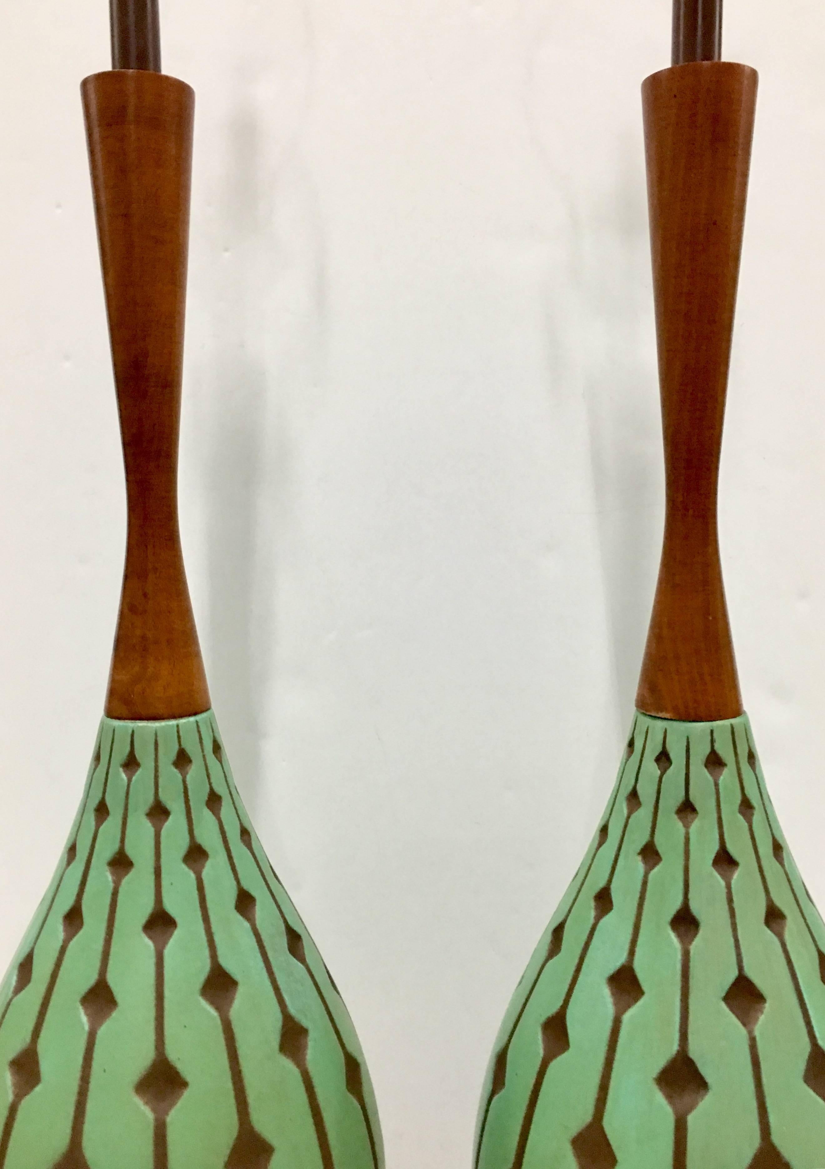 Hand-Painted Mid-Century Modern Ceramic and Walnut Hand Painted Bowling Pin Lamp Pai