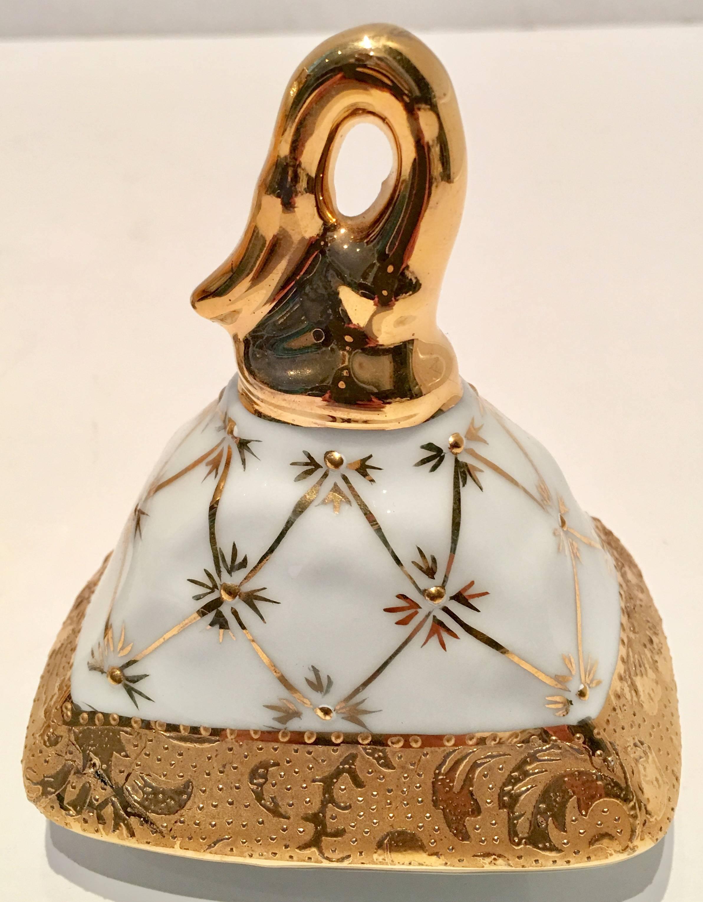20th Century Vintage Limoges Porcelain and 22-Karat Gold Footed Box