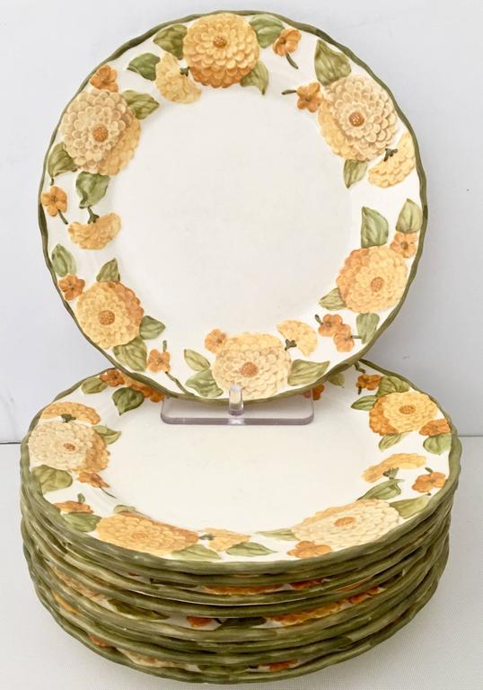 1960'S Ceramic Metlox "Zinnia" Dinnerware Set of 22 Pieces For Sale at