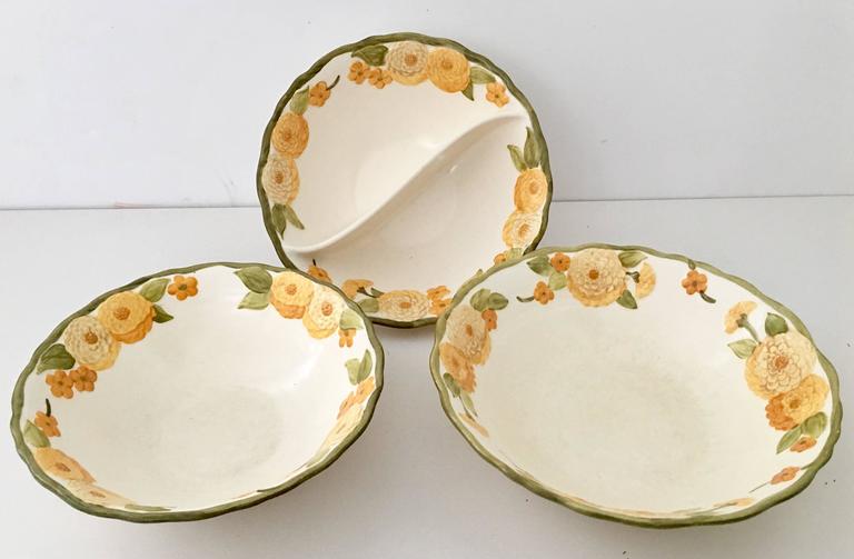 1960s Ceramic Metlox "Zinnia" Dinnerware Set of Seven Pieces For Sale
